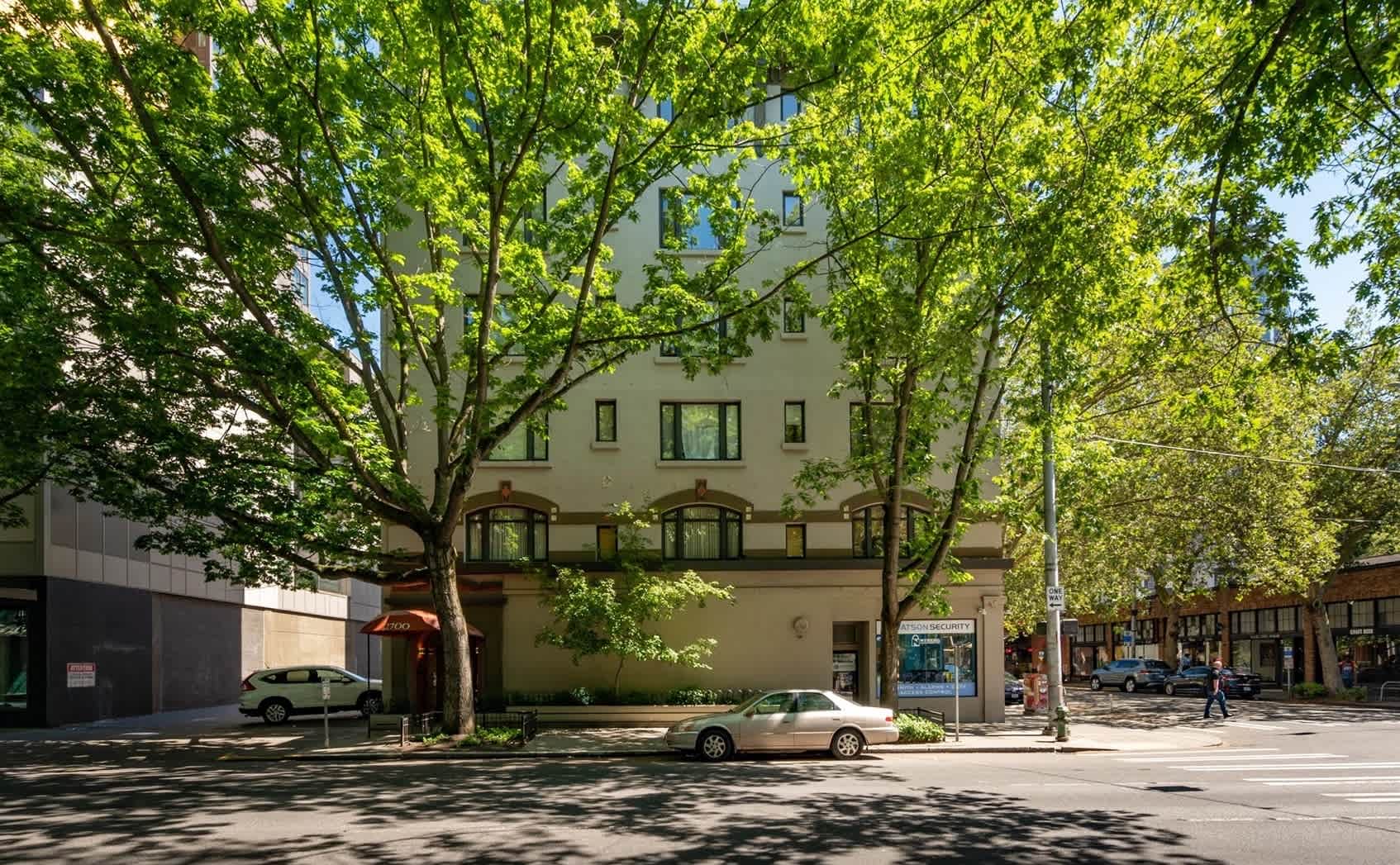Cozy 1 bed Condo in Belltown