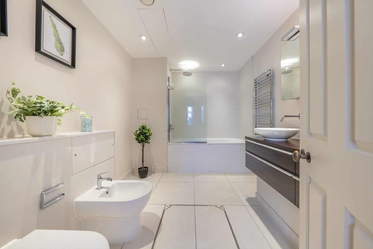 View Luxury 4-Bed Apartment in Mayfair in Hertford Street W1J 7SL Luxury 4-Bed Apartment in Mayfair in Hertford Street W1J 7SL - Property image 28 - VivreStays