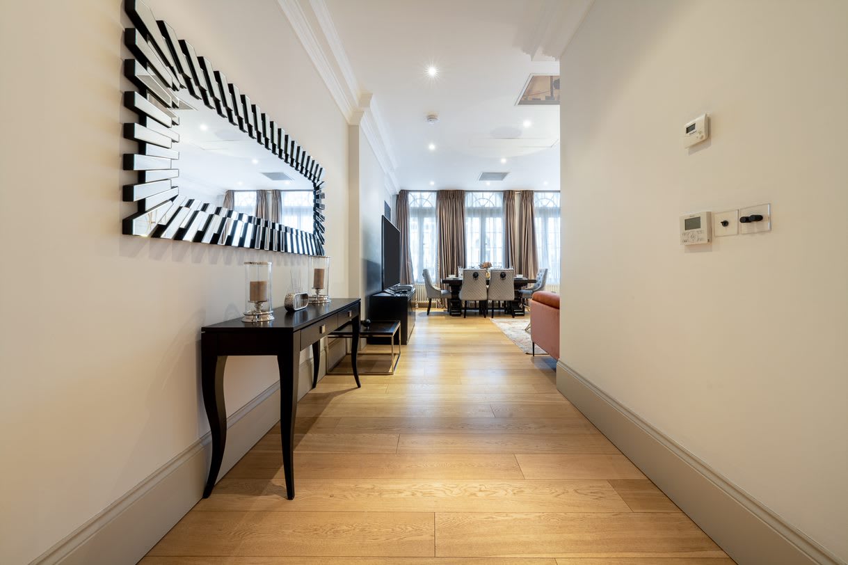 View Luxury 4-Bed Apartment in Mayfair in Hertford Street W1J 7SL Luxury 4-Bed Apartment in Mayfair in Hertford Street W1J 7SL - Property image 29 - VivreStays
