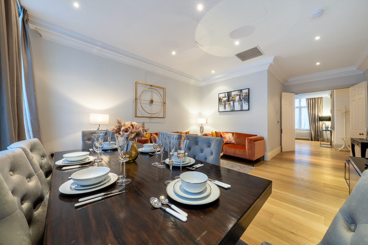 View Luxury 4-Bed Apartment in Mayfair in Hertford Street W1J 7SL Luxury 4-Bed Apartment in Mayfair in Hertford Street W1J 7SL - Property image 30 - VivreStays
