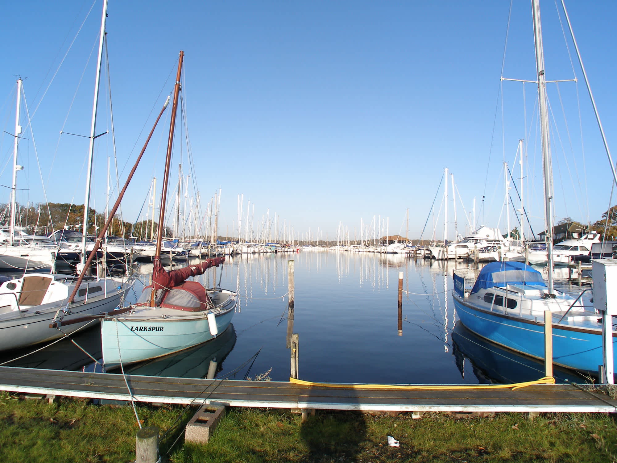 Tucked away on the calm waters of the Chichester Harbour, is Birdham Pool only a 15 min walk away!
