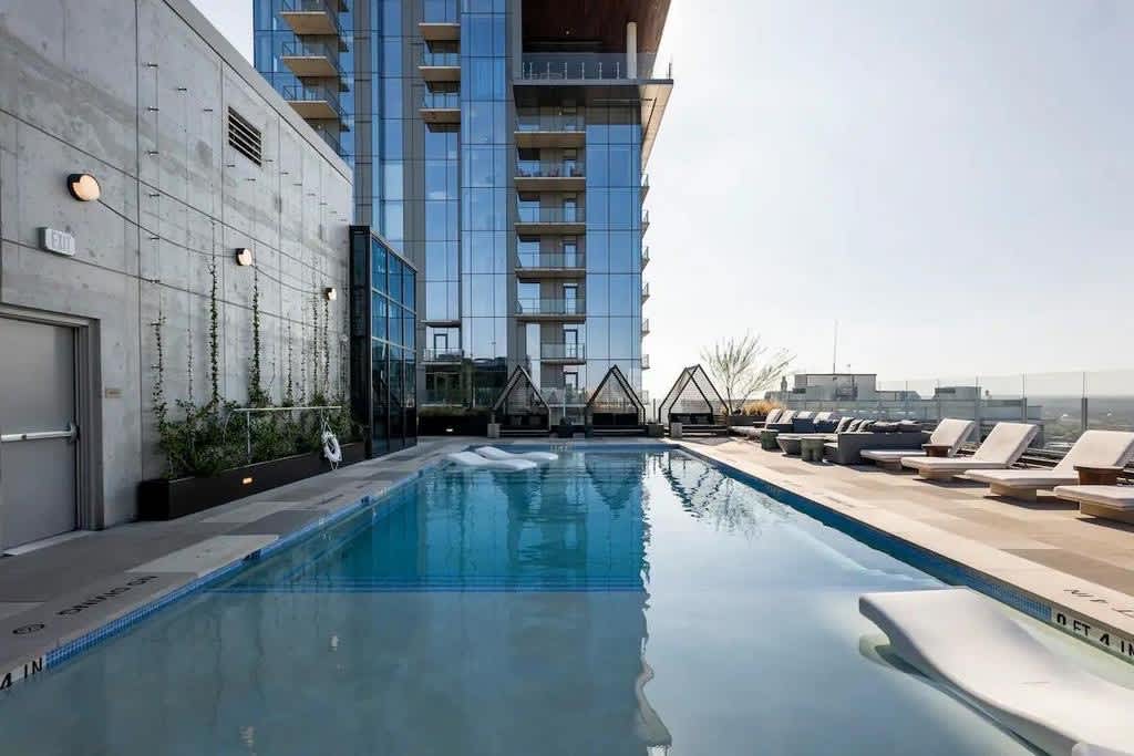 Rooftop pool in Rainey Street | Natiivo Honor by Portoro