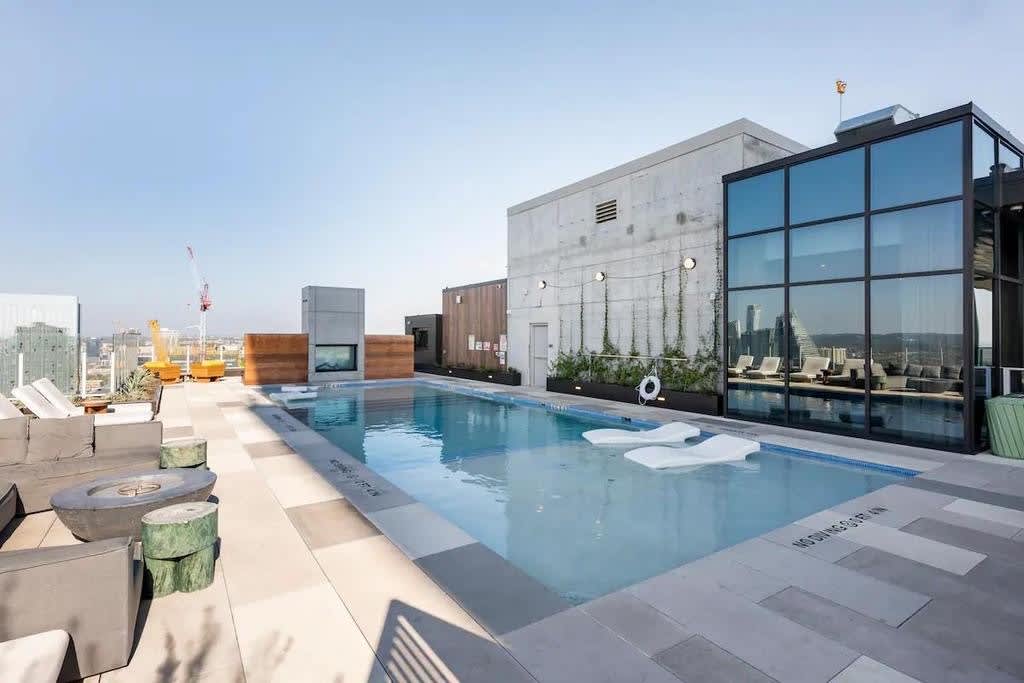 Rooftop pool in Rainey Street | Natiivo Honor by Portoro