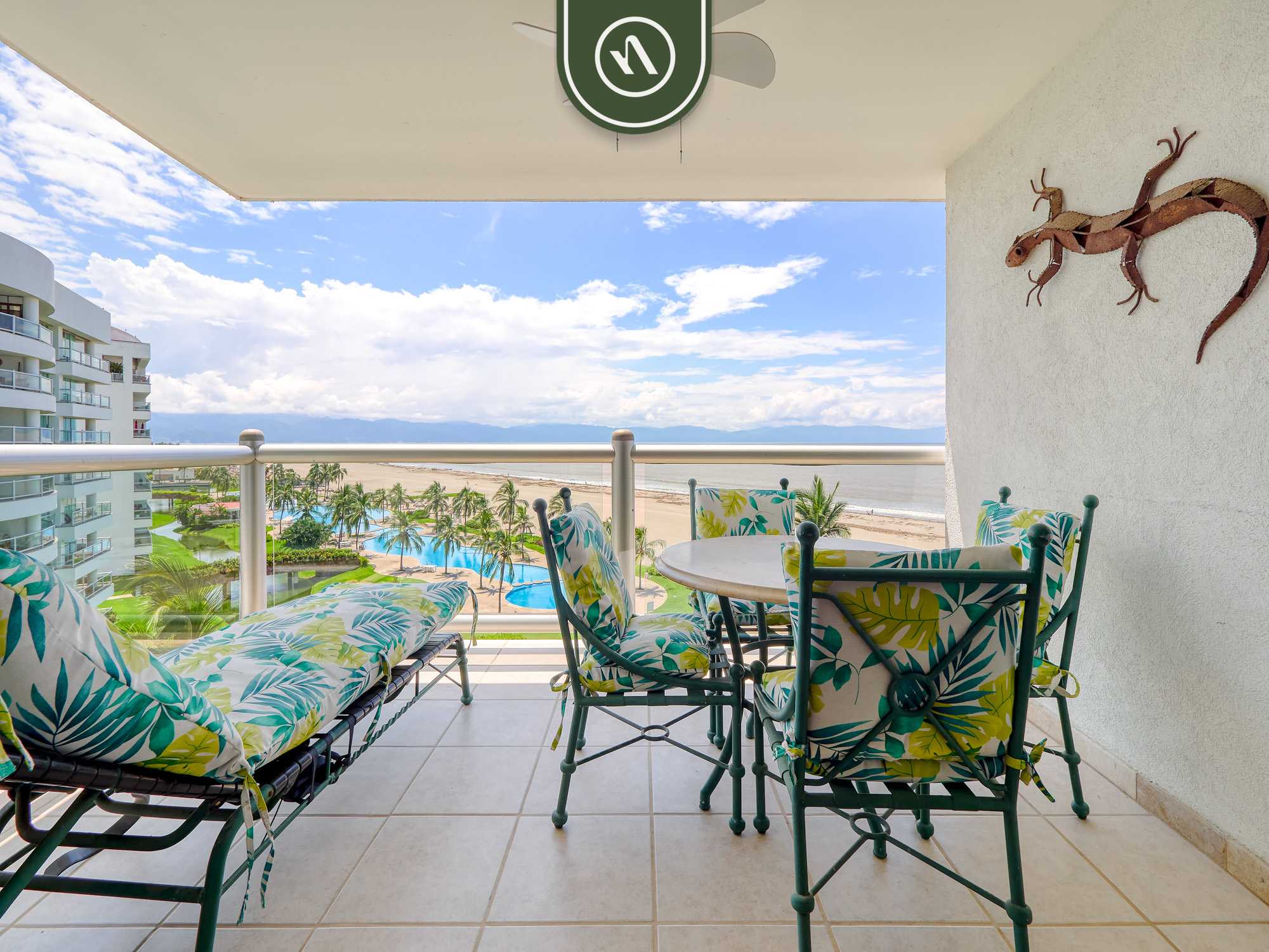 2BR Condo with Private Balcony - Oceean View - Foto 1