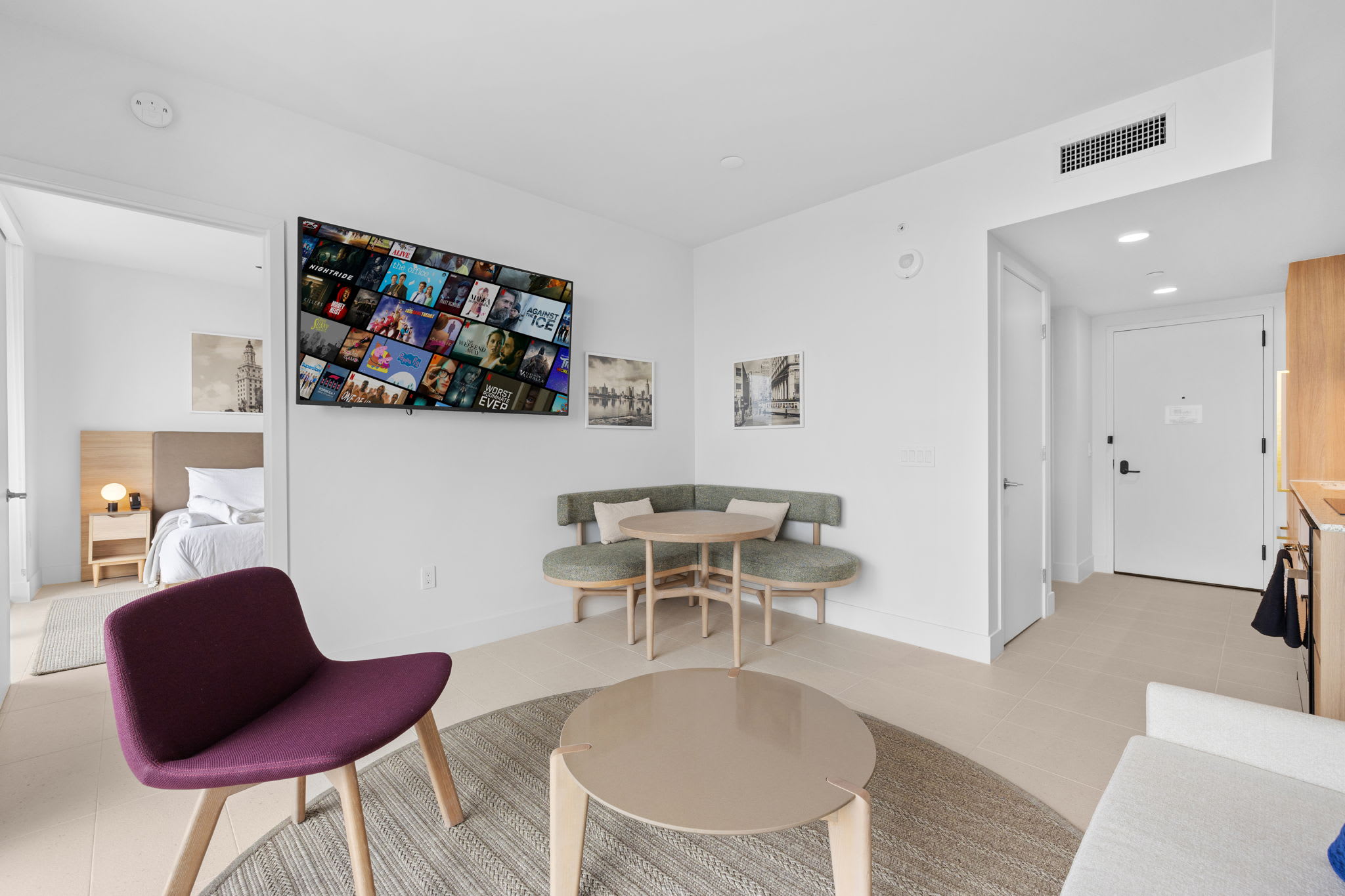 Stunning 1BR Downtown - Pool & Spa - Skyline View