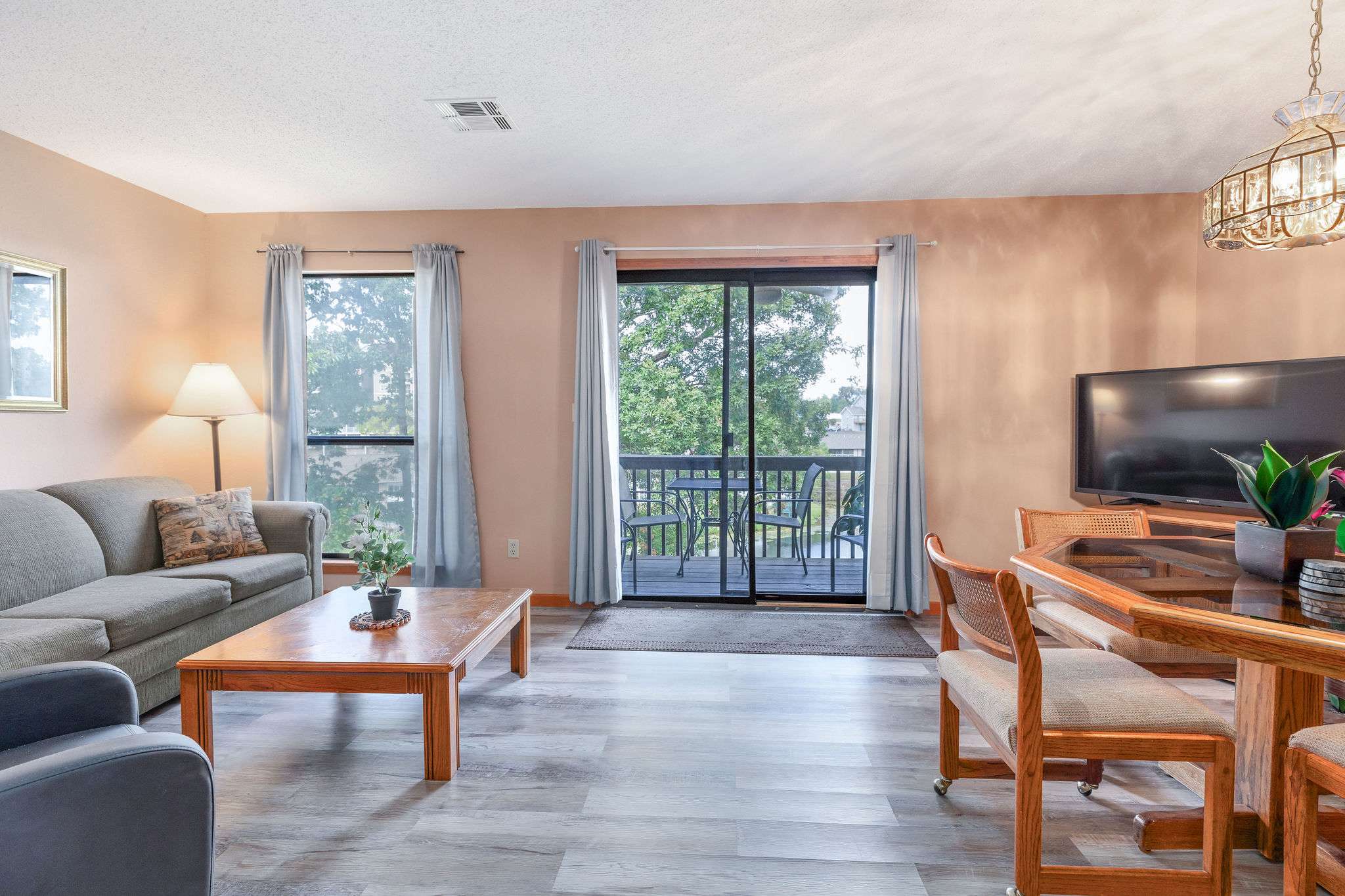 The Roost Royale-No Stairs! Indoor pool! Hot Tub!