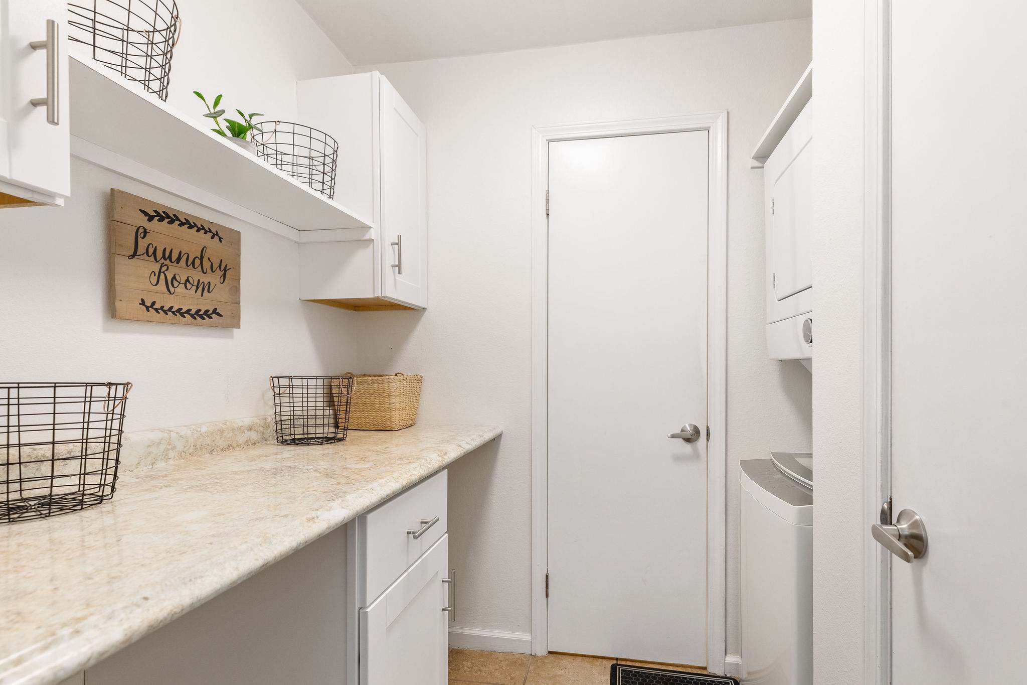 In unit washer and dryer!