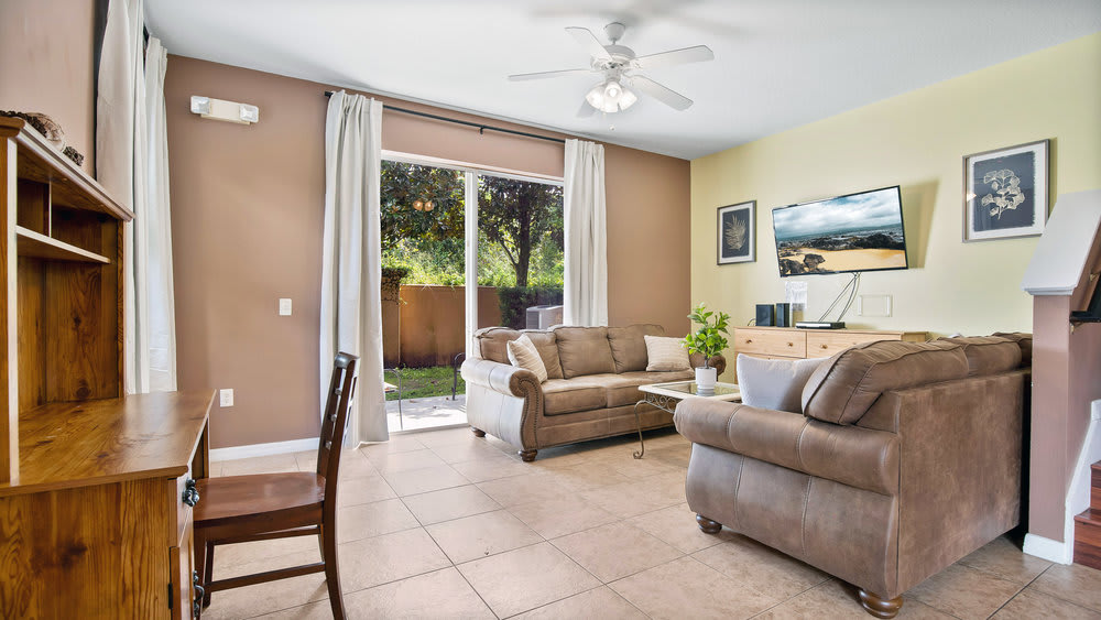 3BR townhome w/ resort access & patio
