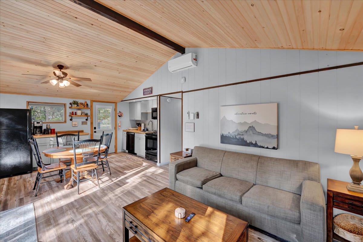 Pocono Cabin | Hot Tub | Firepit | Lake Access — Long Pond, PA — vacation rental