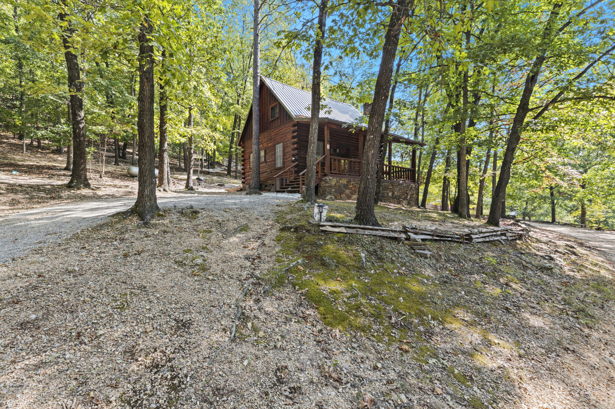 Camp Allswell - Cozy Loft Cabin Getaway-Fireplace
