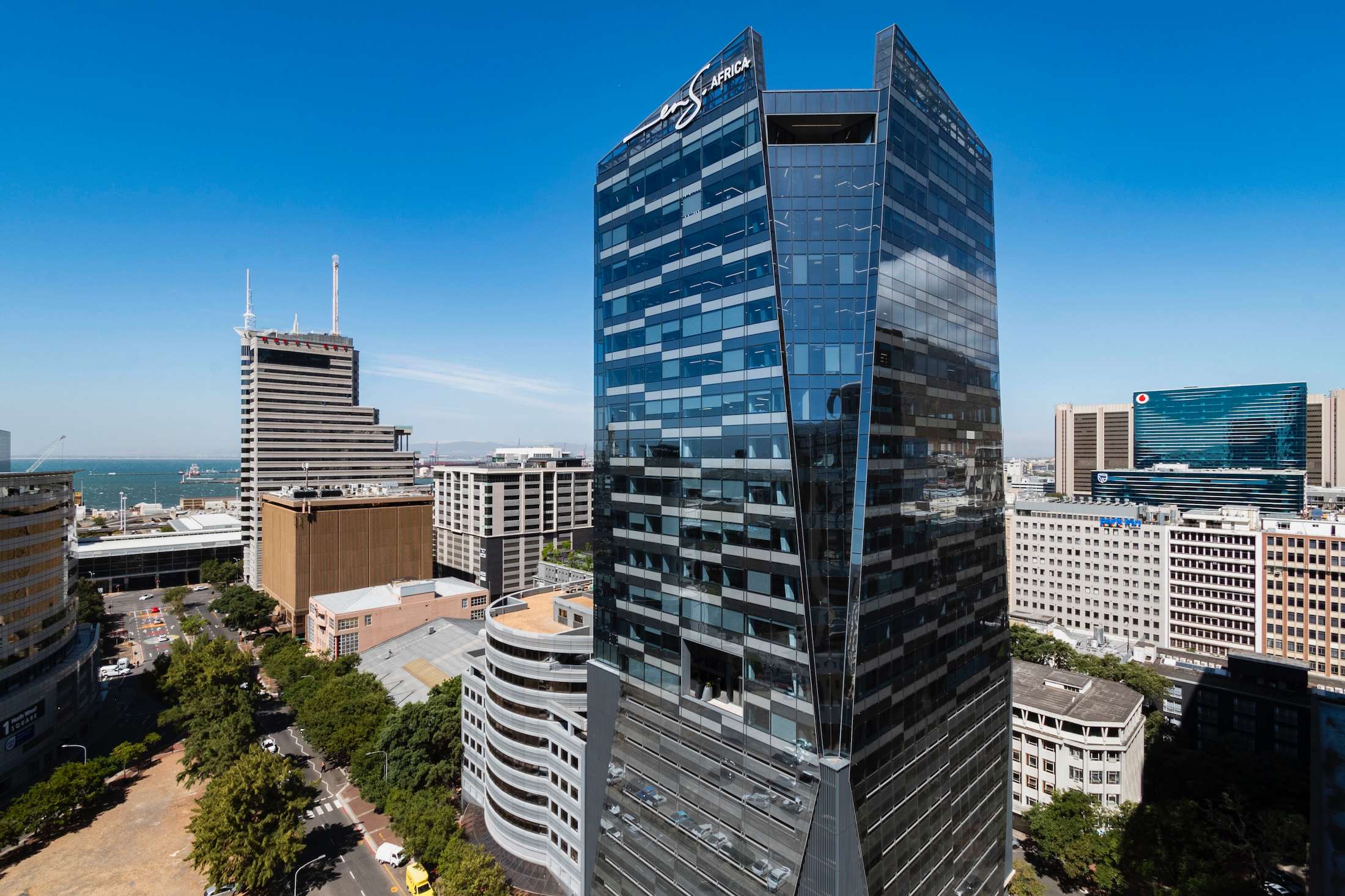 Elegant 2-Bedroom In The Heart Of The CBD — Cape Town, Western Cape — vacation rental