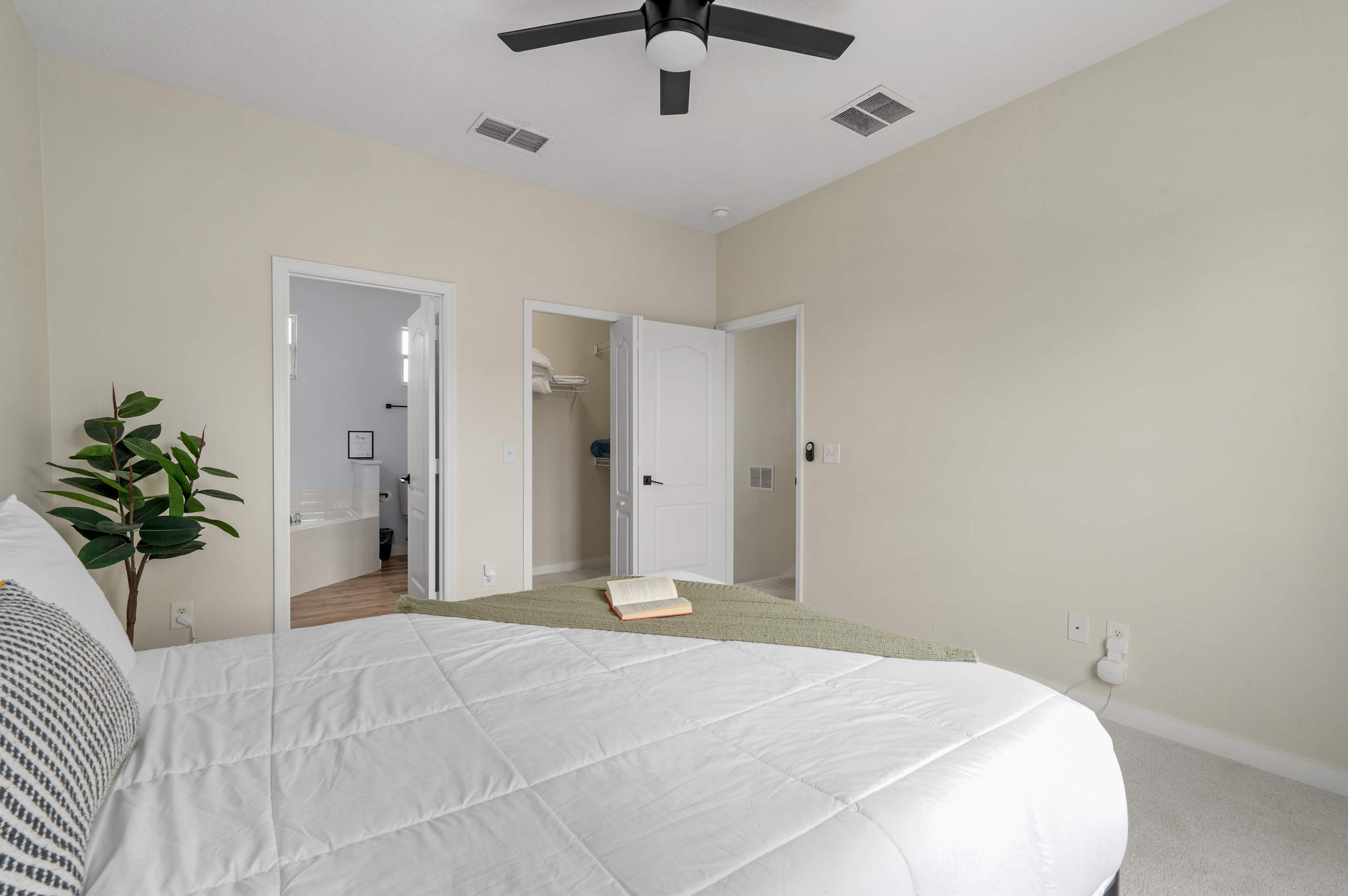 Townhome w/heated pool & game room