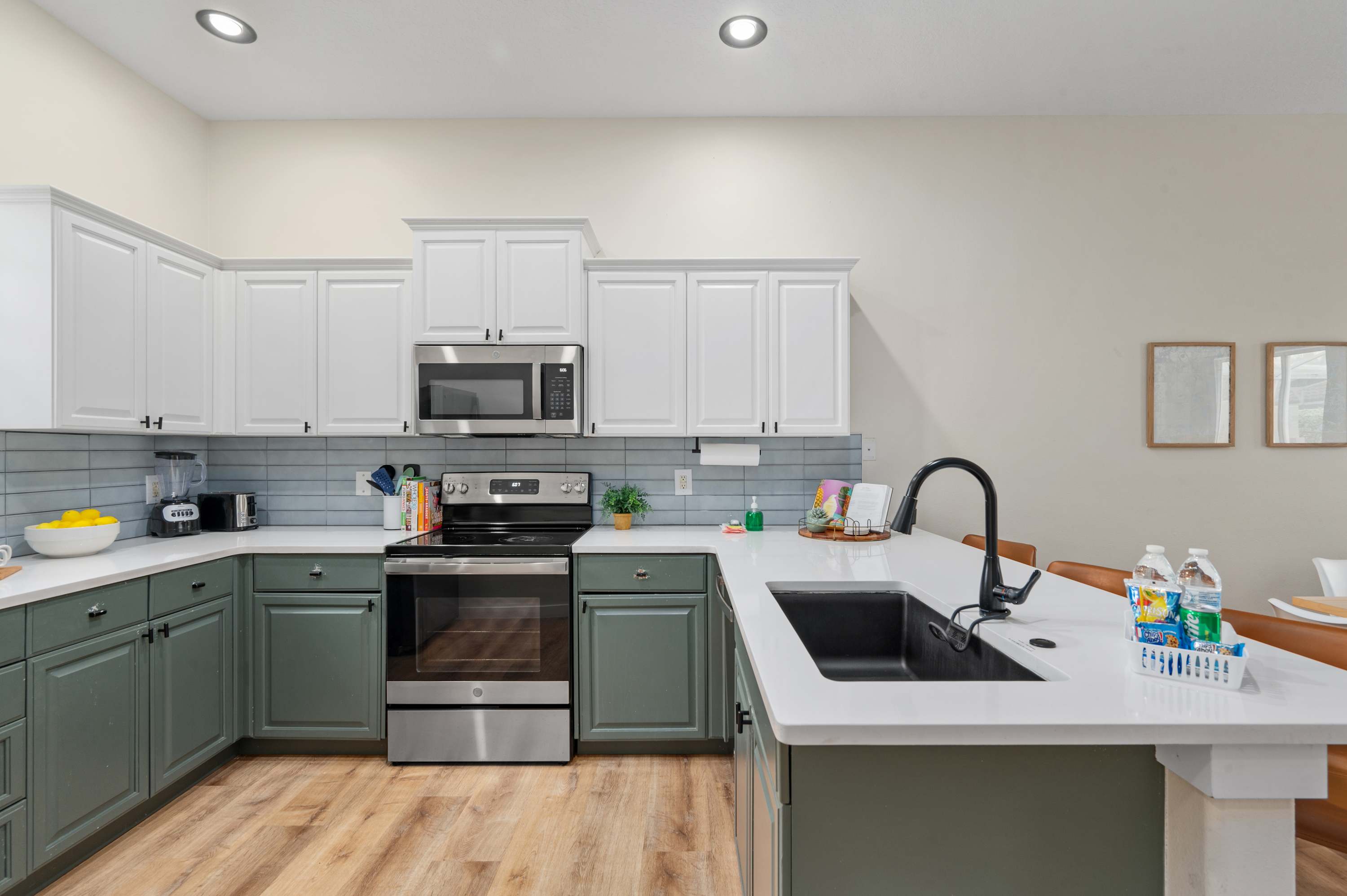 Townhome w/heated pool & game room