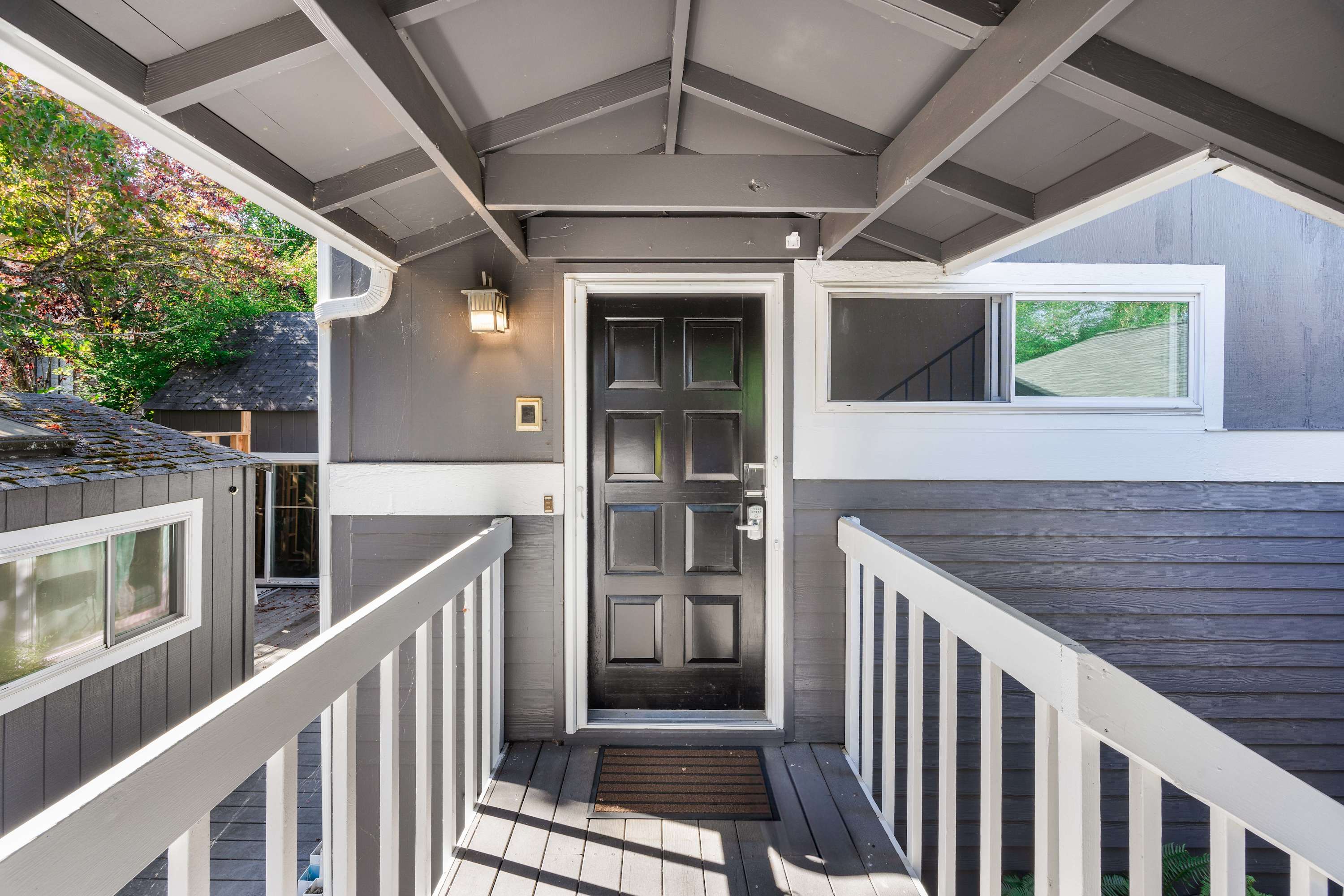 Modern 2BR2BA Kirkland Home, Walk to Beach Park