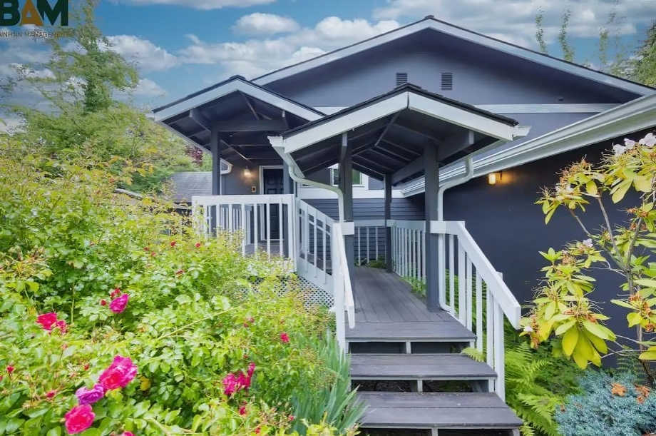 Modern 2BR2BA Kirkland Home, Walk to Beach Park