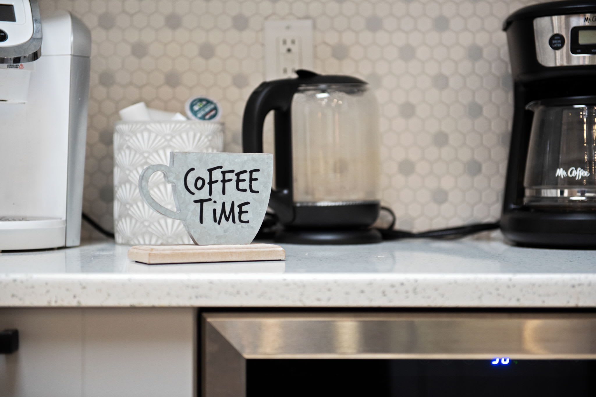 "Coffee Time" A Morning Ritual
A stylish and inviting coffee nook to help you ease into the day. The perfect spot to brew your favorite drink and soak in the peaceful surroundings.