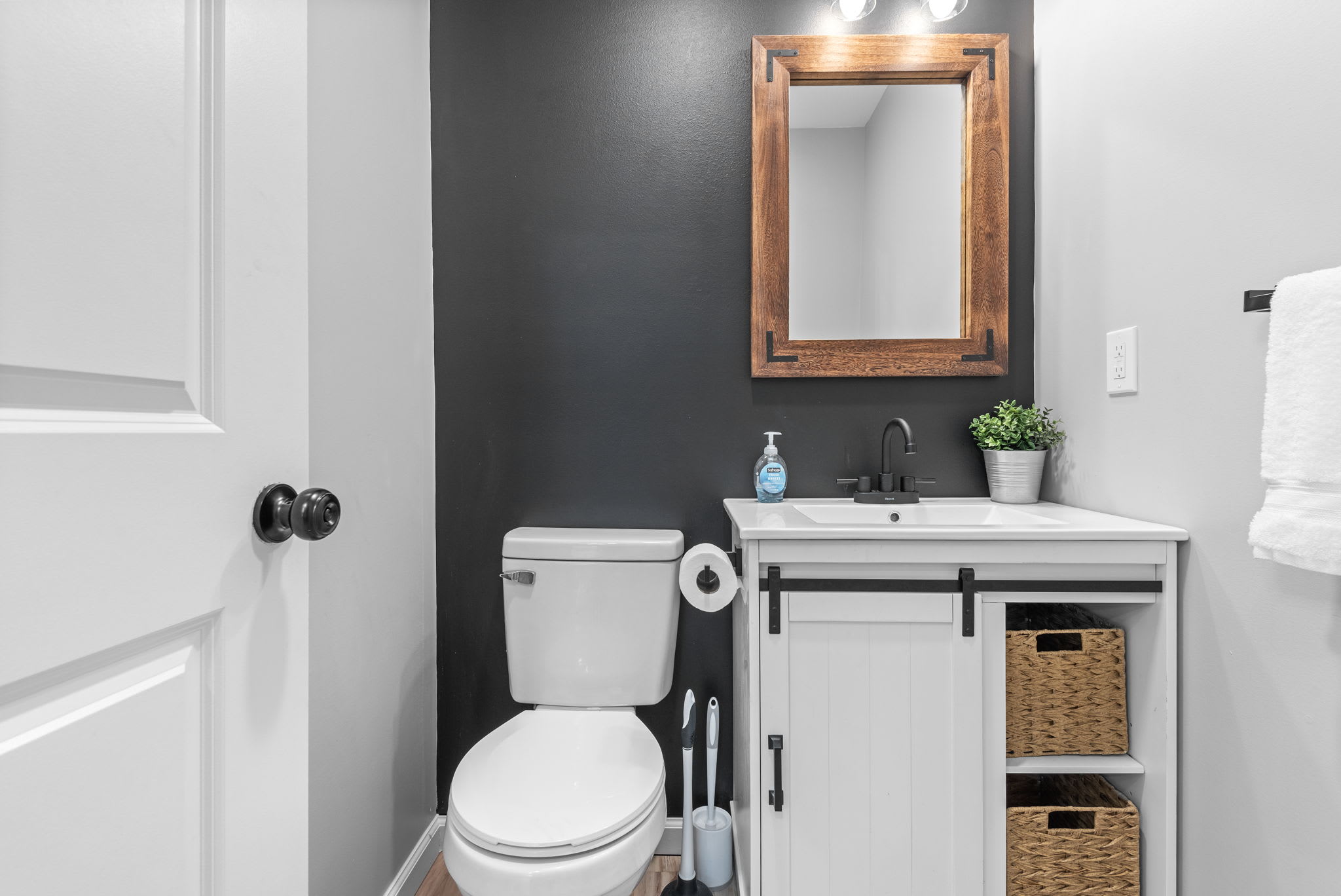Chic & Modern Bathroom
A stylish blend of dark and light tones creates a sleek and cozy bathroom retreat. Featuring a rustic wood-framed mirror, modern vanity, and thoughtful details, it’s the perfect spot to refresh and unwind.