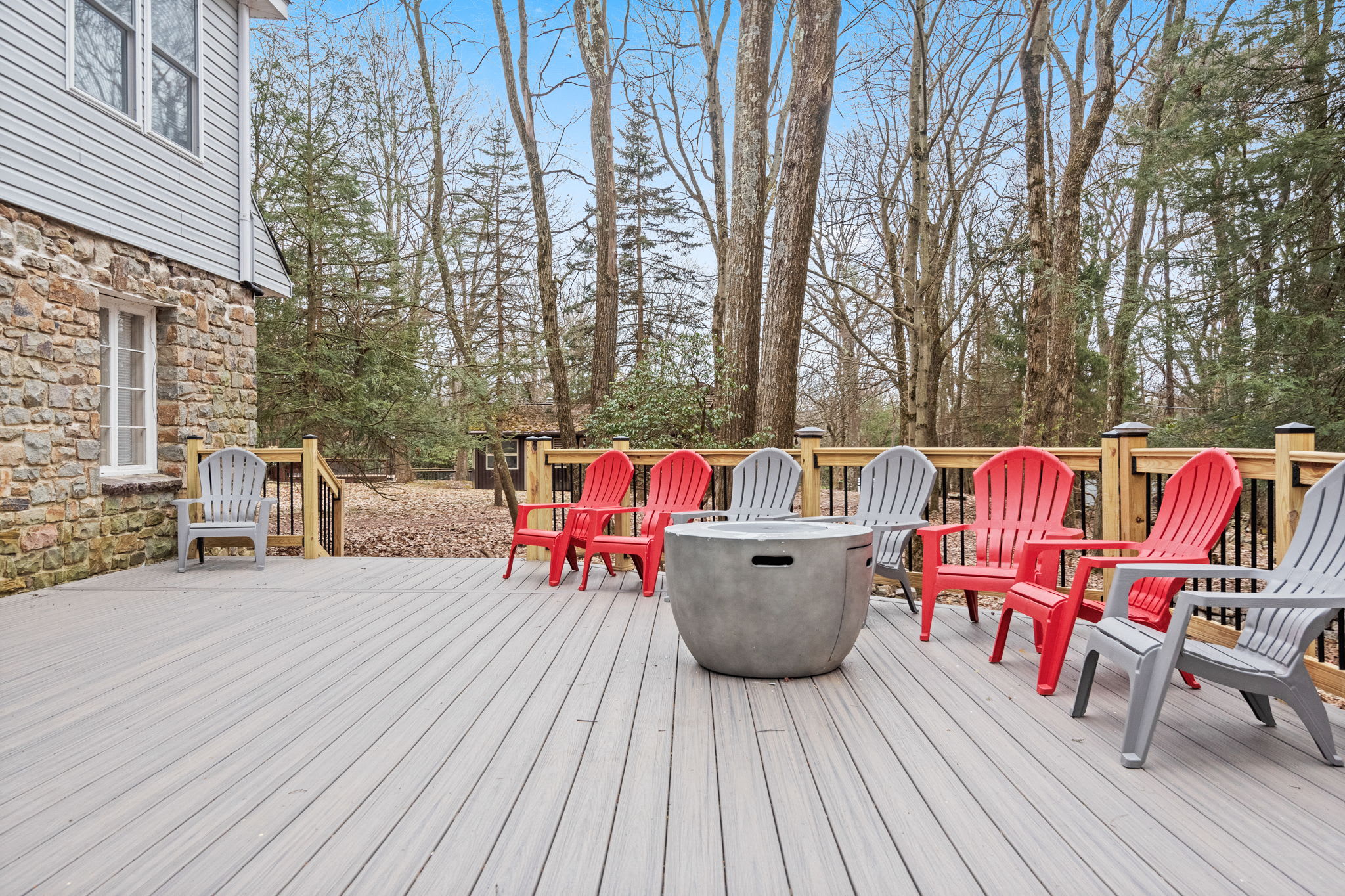 The Ultimate Outdoor Hangout Spot
Whether you're sipping coffee in the morning or roasting marshmallows under the stars, this beautifully designed outdoor space is perfect for relaxation and making memories.