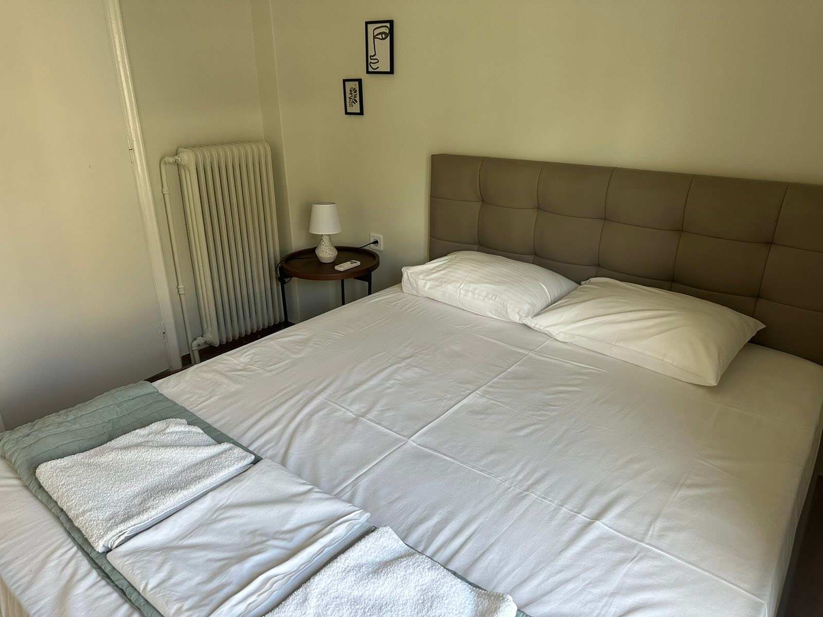 2 Bd Modern Apt with Balcony in Pagrati — holiday rental in Athens