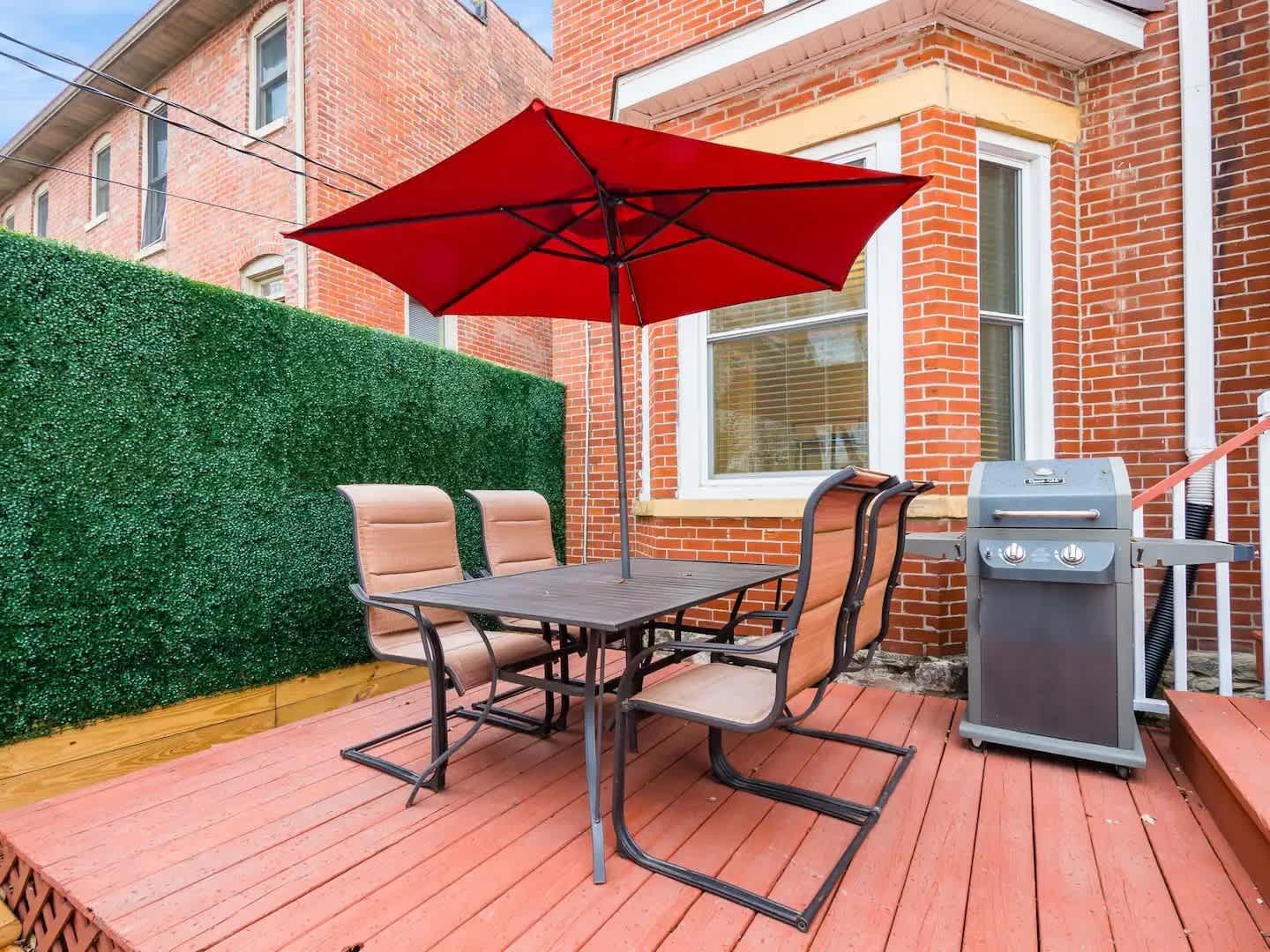 Fun upscale oasis w/hot tub near OSU & Short North