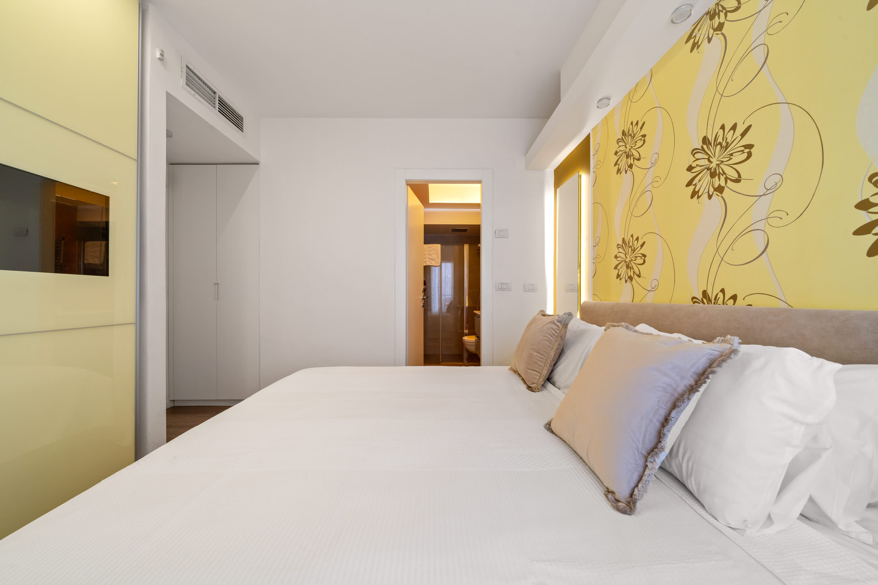 Spacious 2 BDR/2BR with Parking & Temple Mount view in the city center photo 5