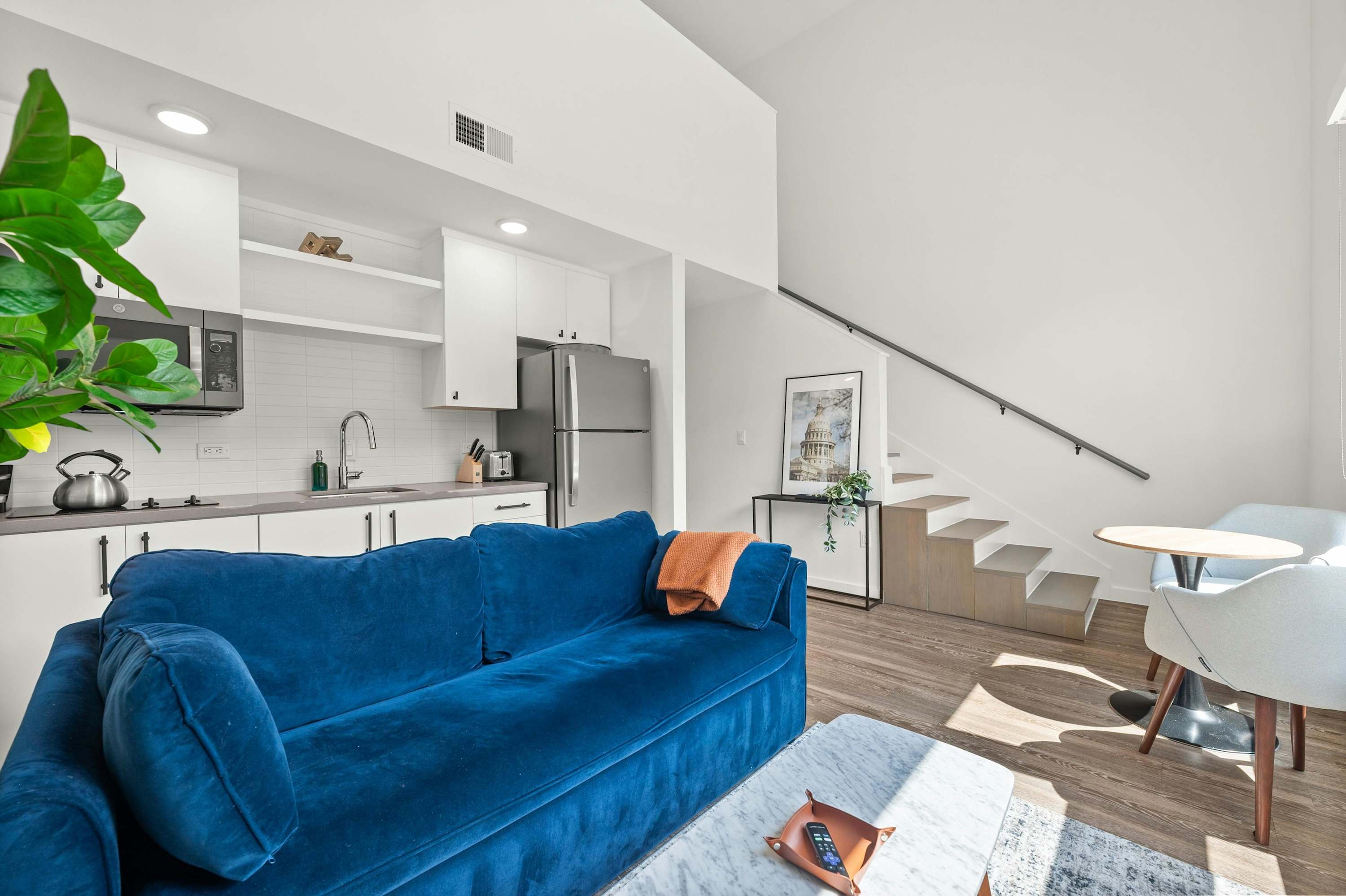 Charming Loft Near Rainey St | Mins to DT ATX β Austin, TX β vacation rental