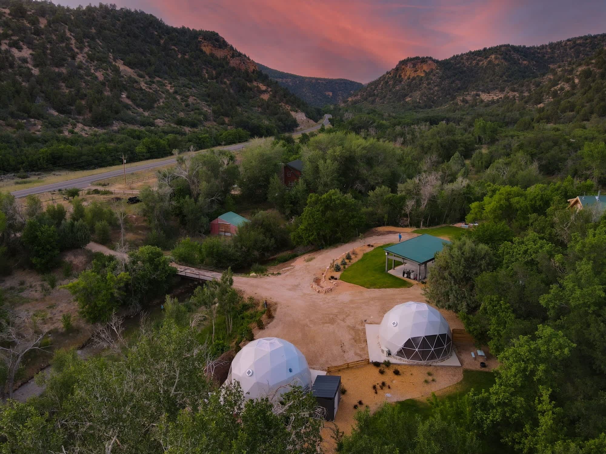 Unique Dome Retreat Near Zion National Park & Bryce Canyon, Hot Tub & Stargazing
