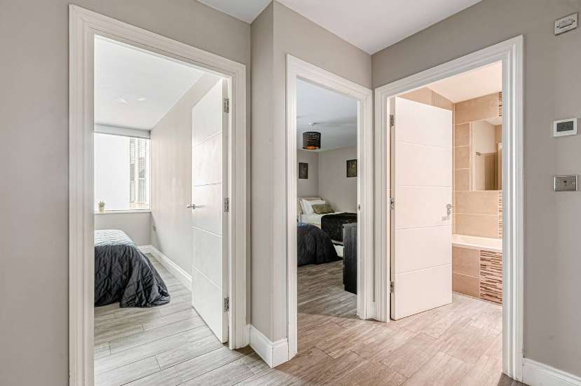 View Central Brighton Lanes Apt | Beach, Pier, Sleeps 7 in Bartholomew Road BN1 1JS Central Brighton Lanes Apt | Beach, Pier, Sleeps 7 in Bartholomew Road BN1 1JS - Property image 9 - VivreStays