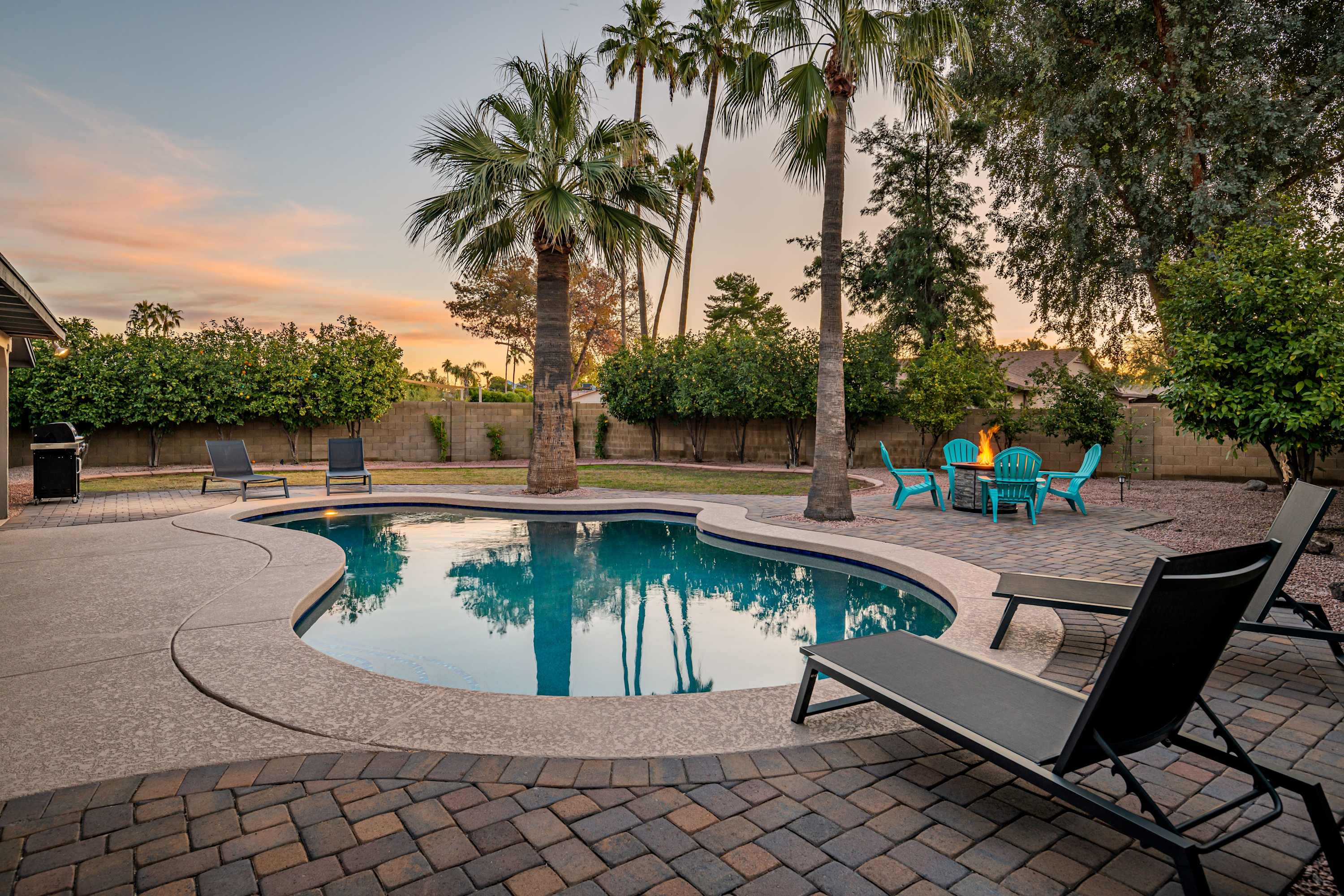 Art Deco Oasis: Vintage Charm, Pool, Firepit, BBQ