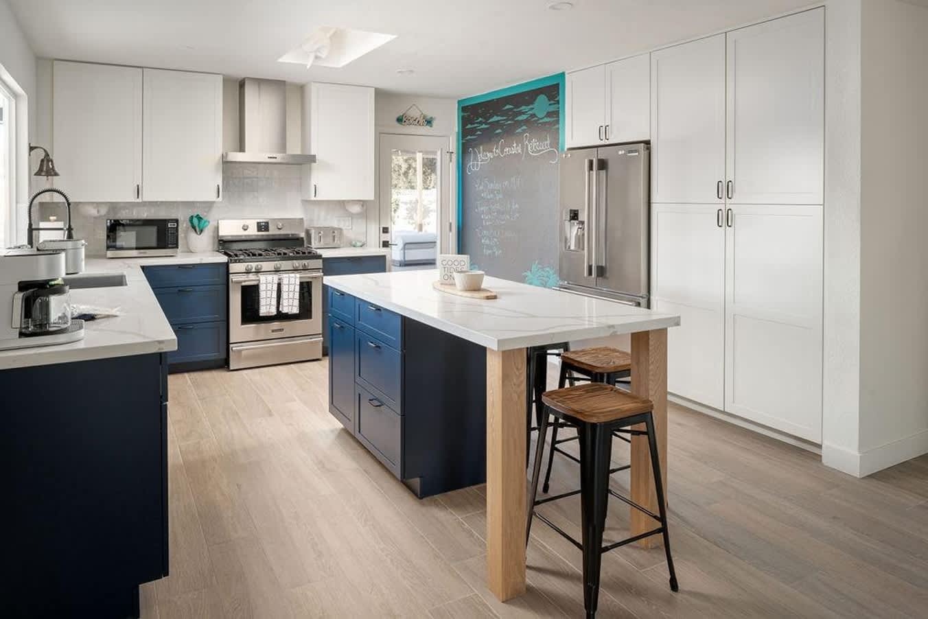 Coastal Retreat: Festive Deck w/ Pool & Beach Bar 4