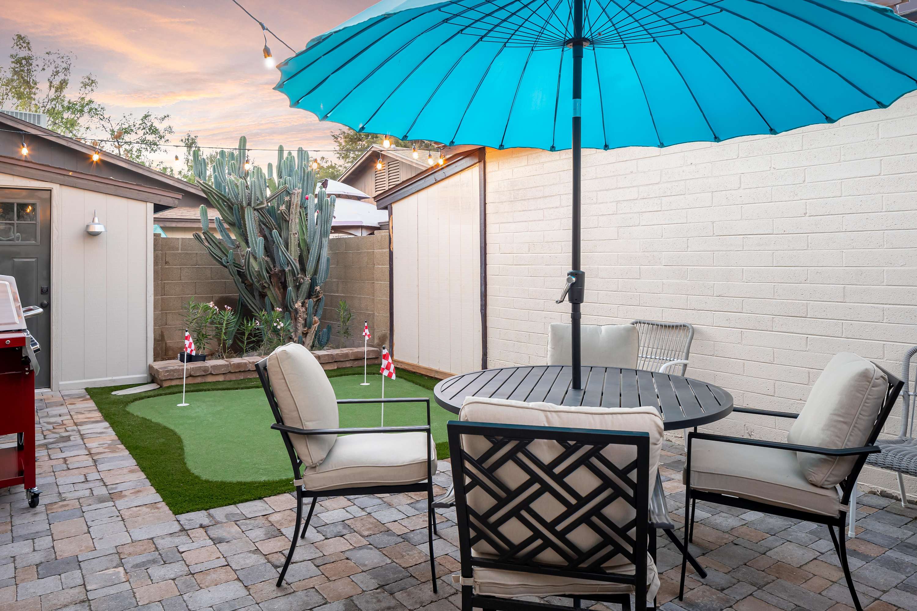 Casa Evergreen: Outdoor Grille, Patio w/ Putt! 3