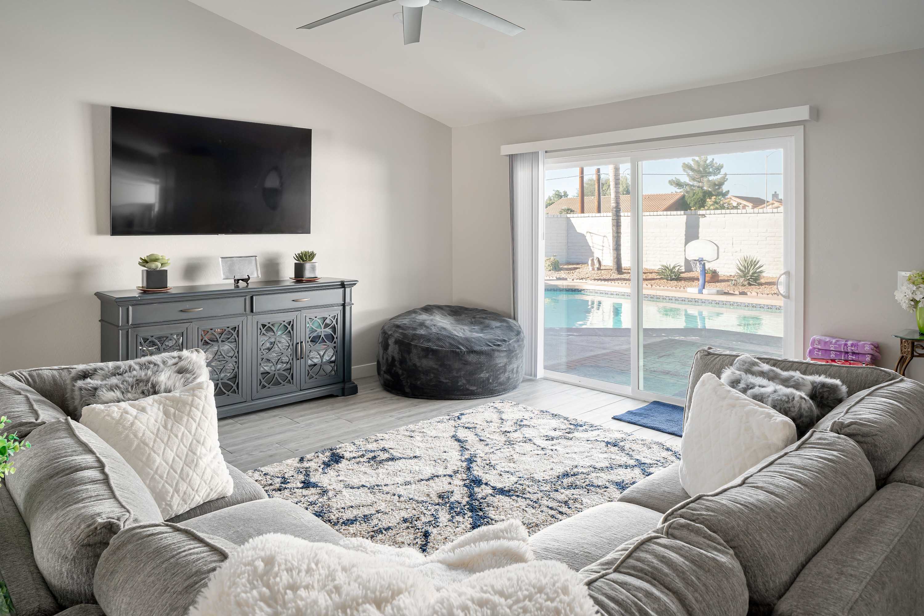 Fairbrook: Chic Design, Saltwater Pool w/ Hot Tub 2