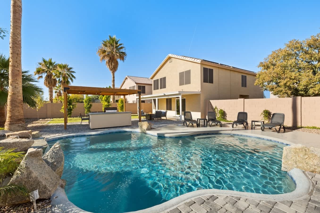 Sun-drenched Terrace: Chic W/grille, Firepit, Pool - Phoenix, AZ