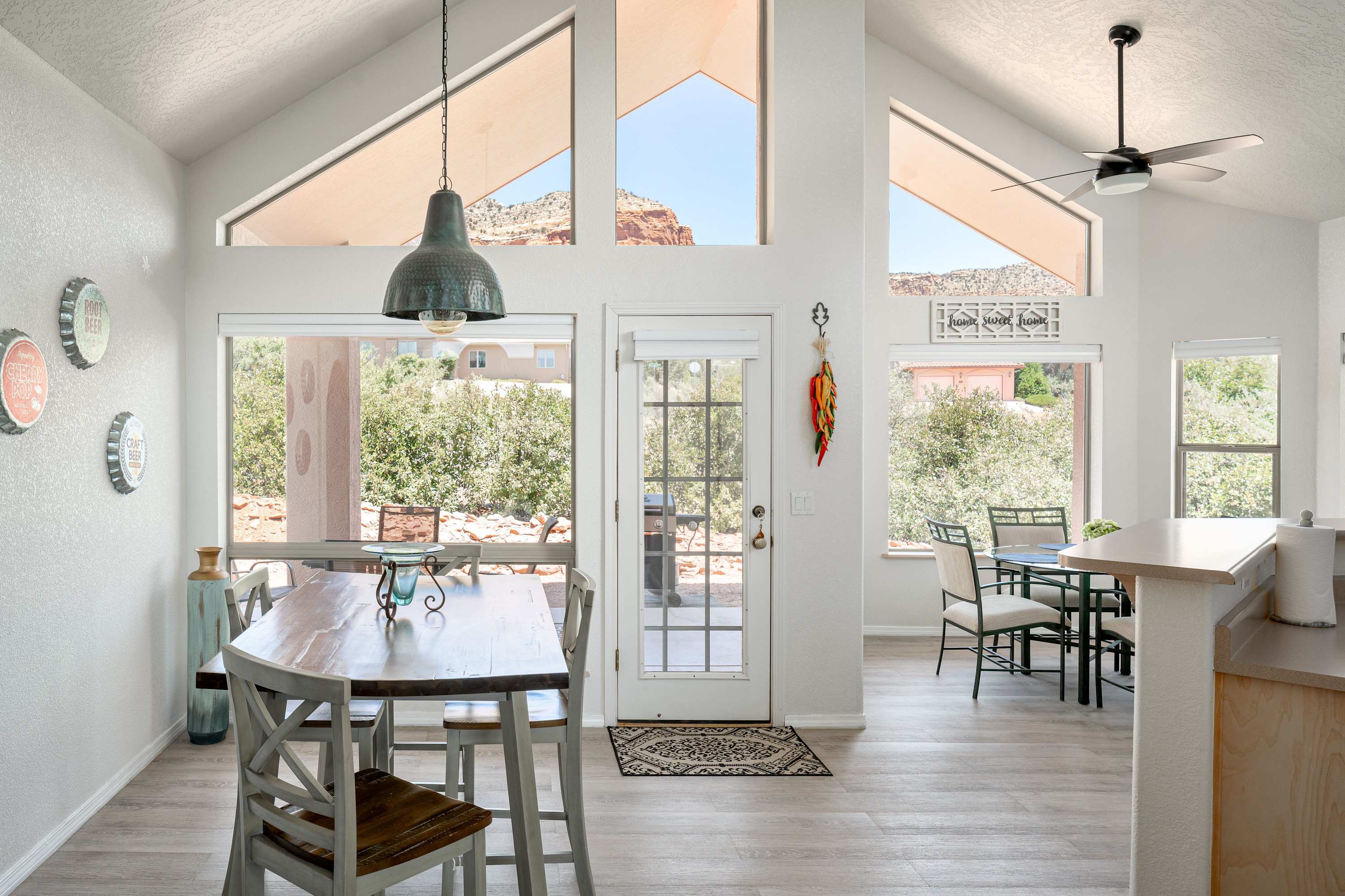 Red Rock Vista: Luxe Comfort & Breathtaking Views 2