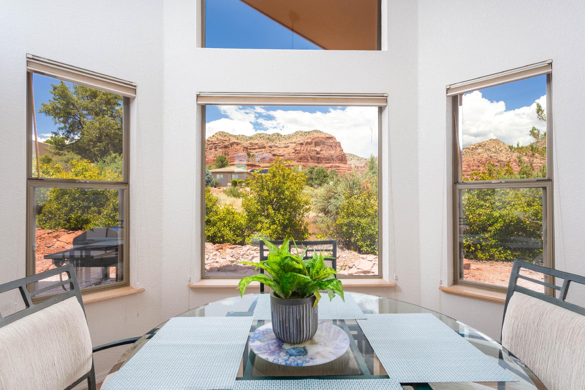 Red Rock Vista: Luxe Comfort & Breathtaking Views 6