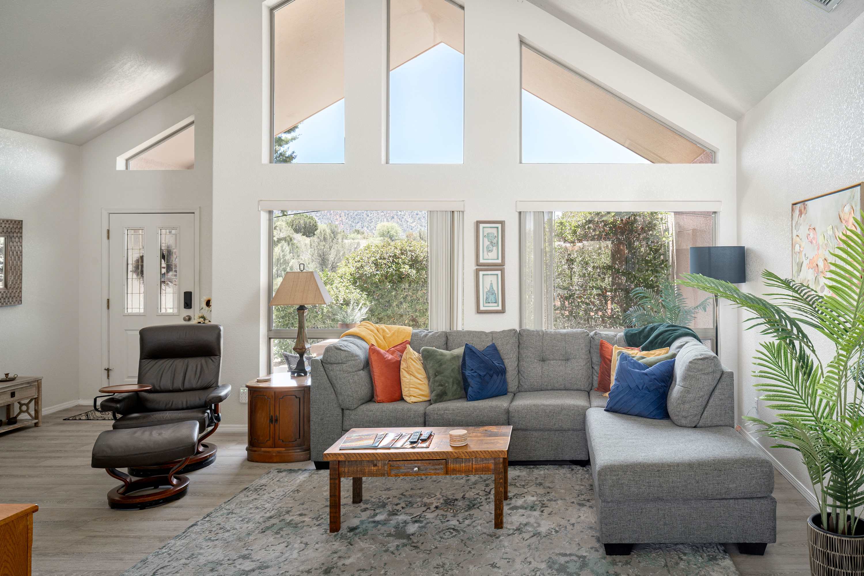 Red Rock Vista: Luxe Comfort & Breathtaking Views