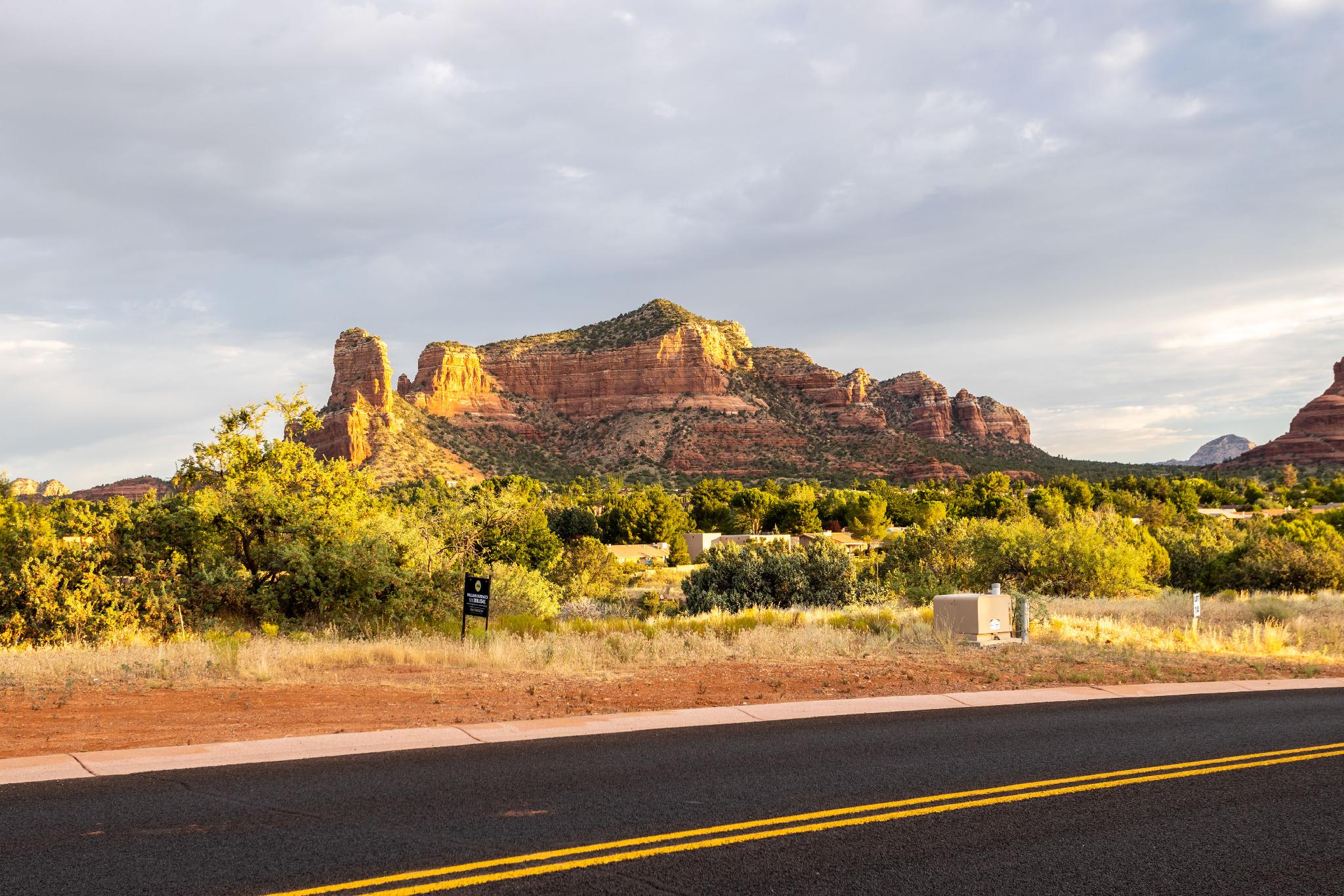 Red Rock Vista: Luxe Comfort & Breathtaking Views 3