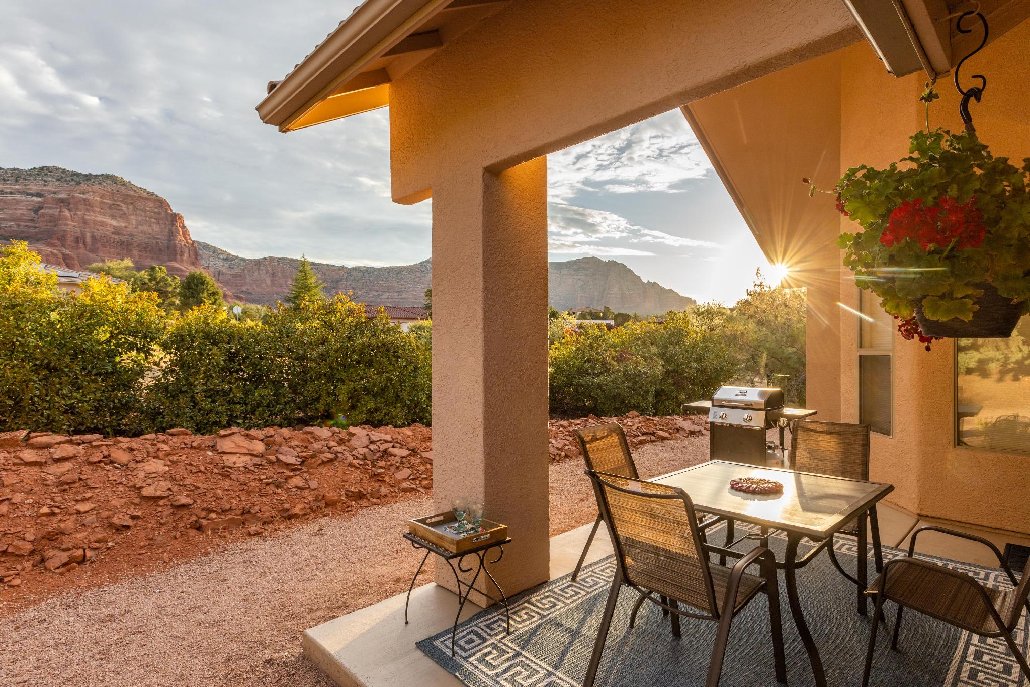 Red Rock Vista: Luxe Comfort & Breathtaking Views 5