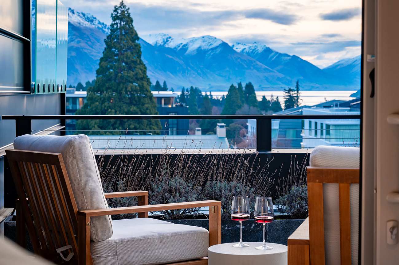 Elevated Outdoor Space with Iconic Queenstown Views
Soak in the beauty of Queenstown from this elevated patio, offering an incredible vantage point to take in the lake, mountains, and the perfect place to relax after skiing or biking.