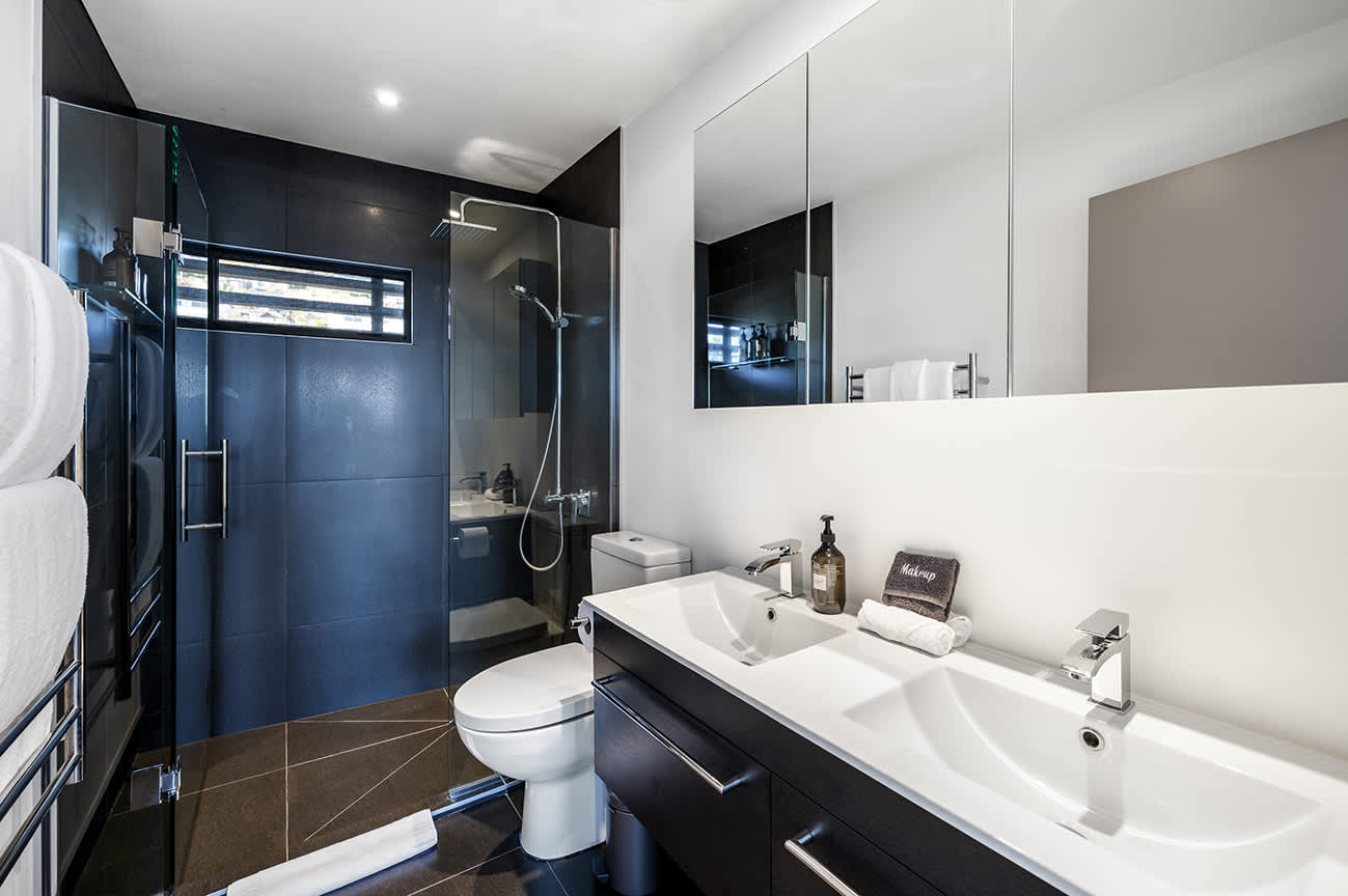 Stylish Ensuite Bathroom with Modern Amenities
Discover the elegance of this ensuite bathroom, featuring a spacious layout with a luxurious walk-in shower and contemporary fixtures. Complete with premium bath products.