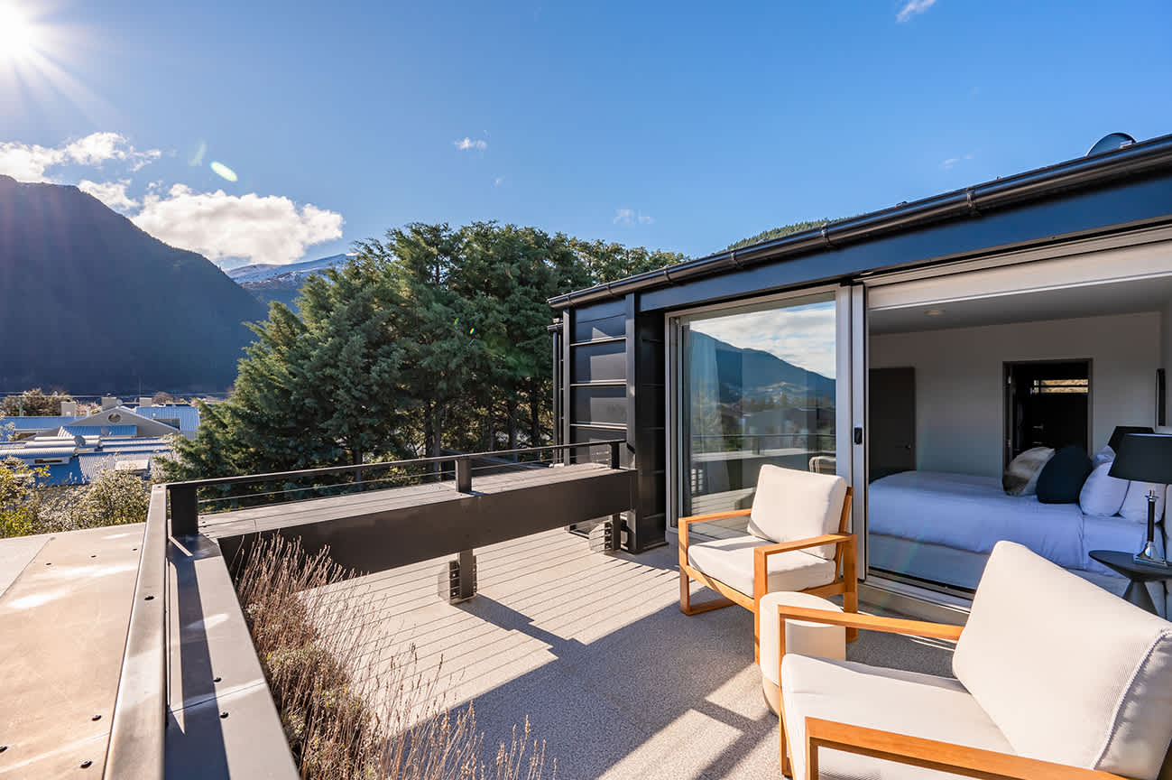 Luxury Patio off Master Suite with Stunning Queenstown Scenery
Enjoy exclusive access to a private patio from the master bedroom, where sweeping views of Lake Wakatipu and the Remarkables.