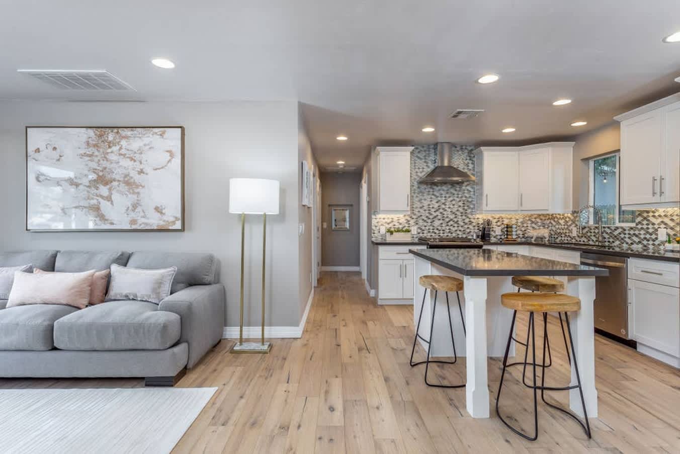 Modern Living, A Fav! Firepit, BBQ, Min to Airport