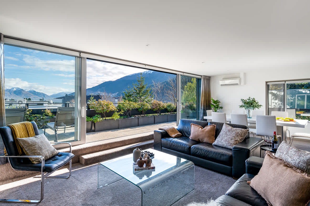 Luxury Comfort and Modern Design in Queenstown
Enjoy the natural light flooding this spacious living room, where luxury meets comfort, and Lake Wakatipu's iconic blue waters serve as the perfect backdrop for your Queenstown getaway.