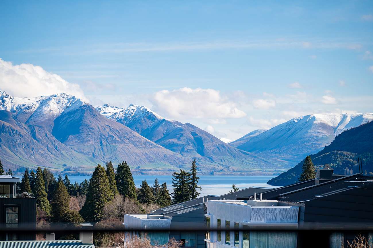 Stunning Sunsets over Lake Wakatipu
Capture the magic of Queenstown with mesmerizing sunset views over Lake Wakatipu. The vibrant colors reflecting on the water create an idyllic setting, ideal for romantic evenings or peaceful moments.