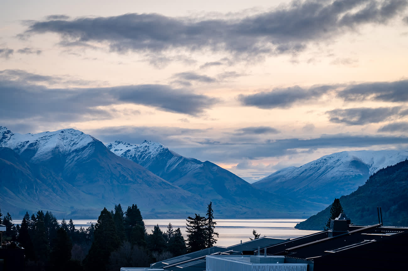 Breathtaking Views of Lake Wakatipu and The Remarkables
Immerse yourself in the stunning views of Lake Wakatipu framed by the majestic Remarkables mountain range. This picturesque backdrop is perfect for creating unforgettable memories.