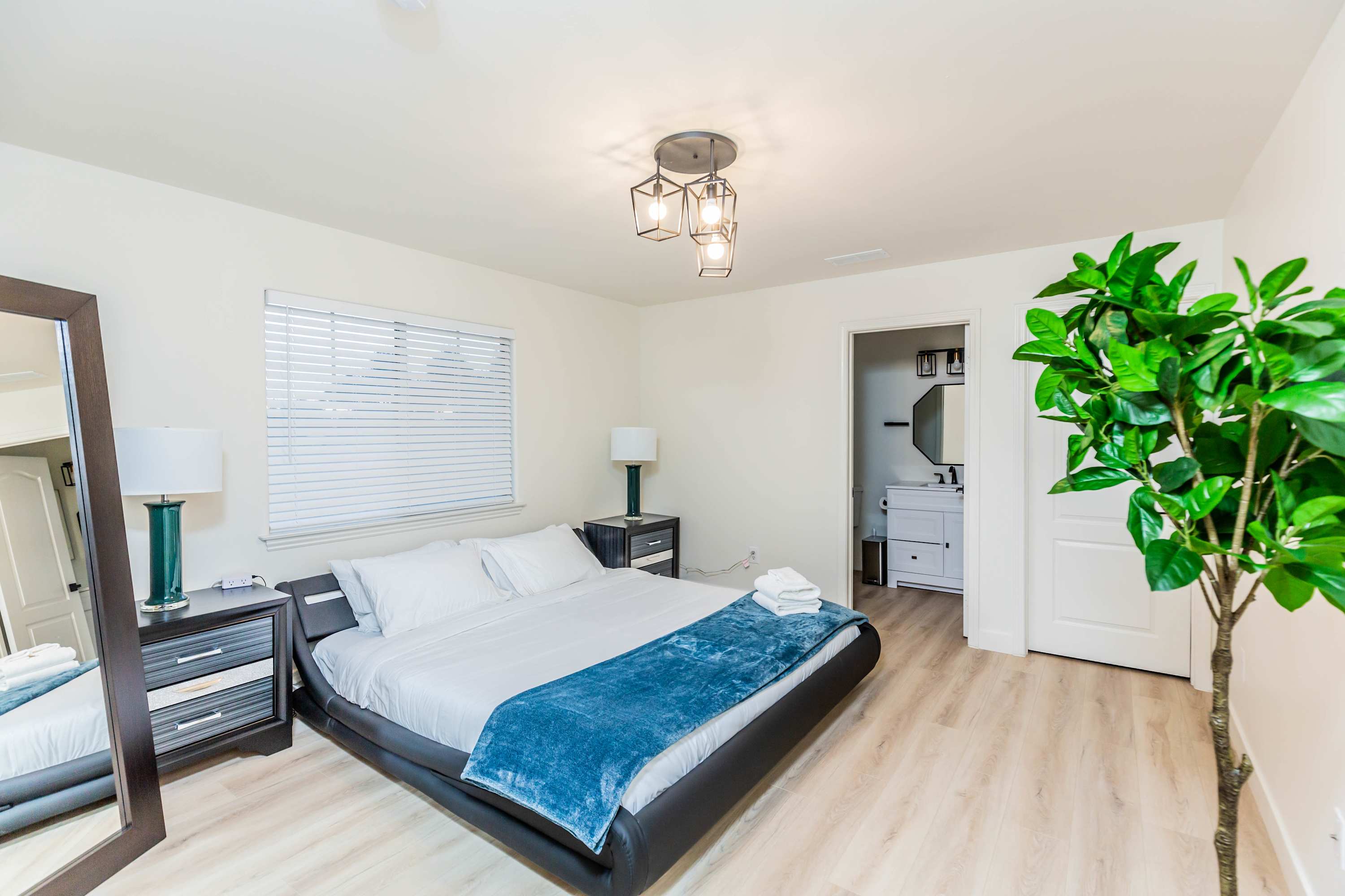 Pasadena 5 BR Furnished Home photo 3