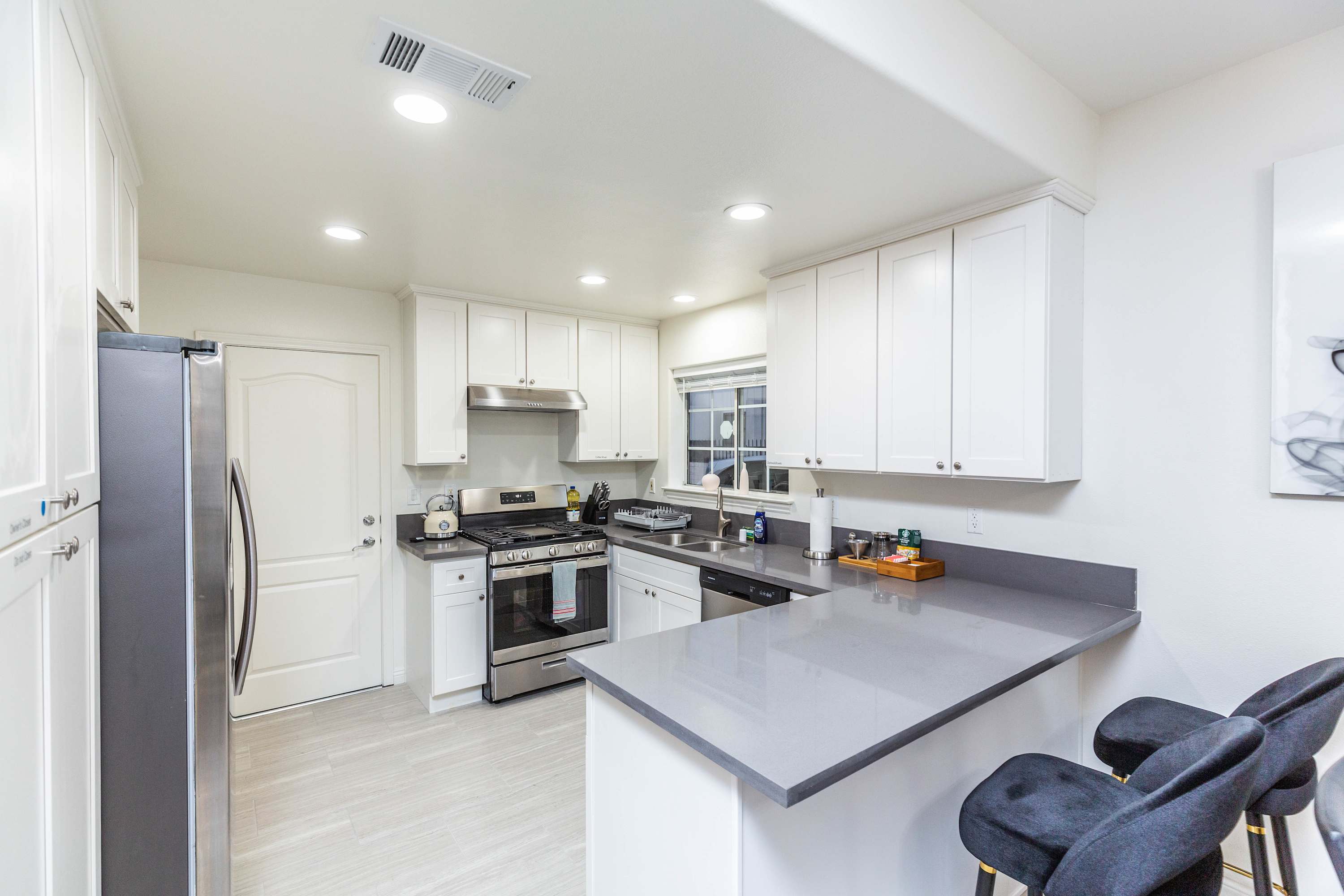 Pasadena 5 BR Furnished Home photo 4