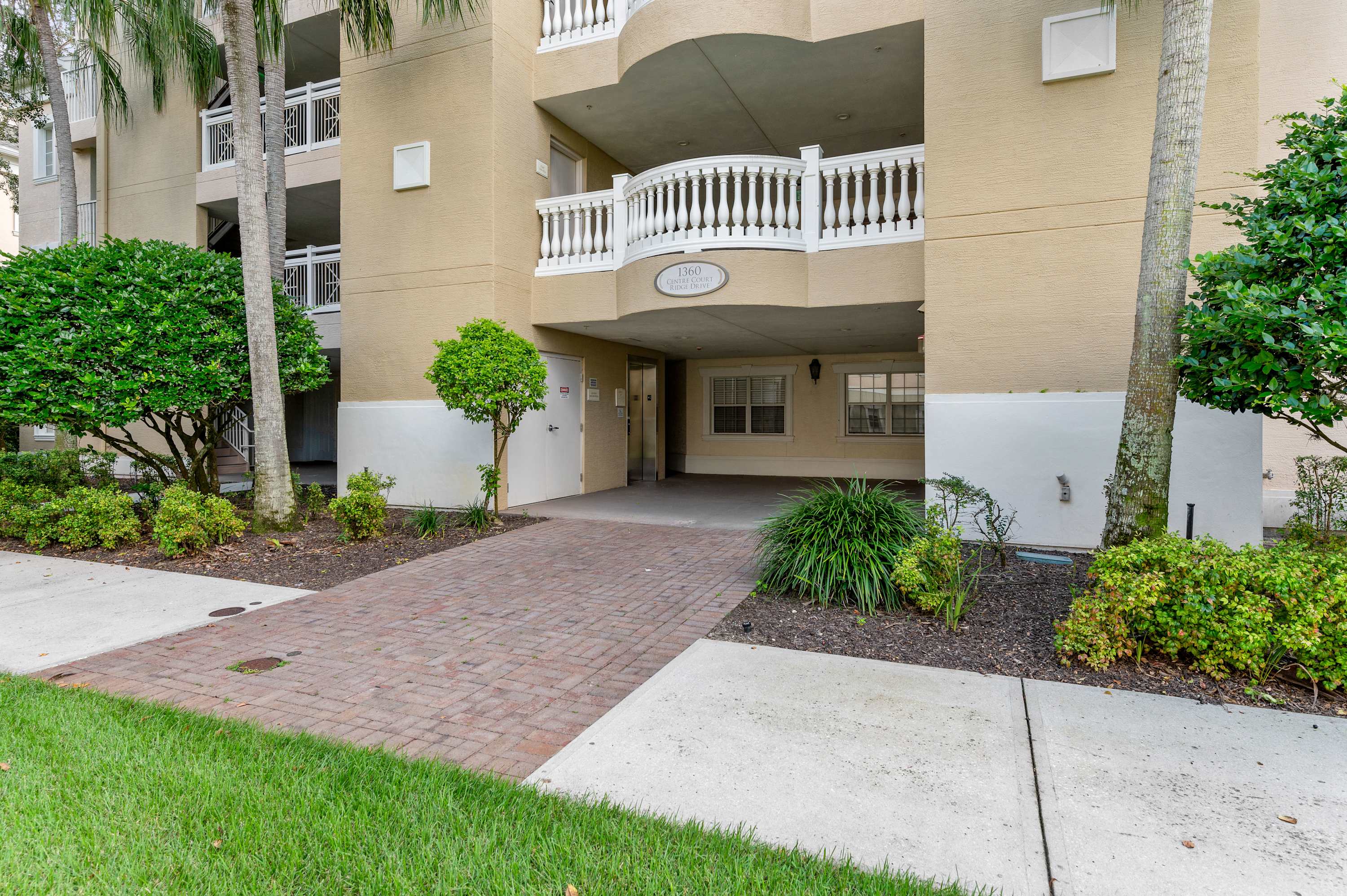 Condo w/ balcony & 12th hole golf view