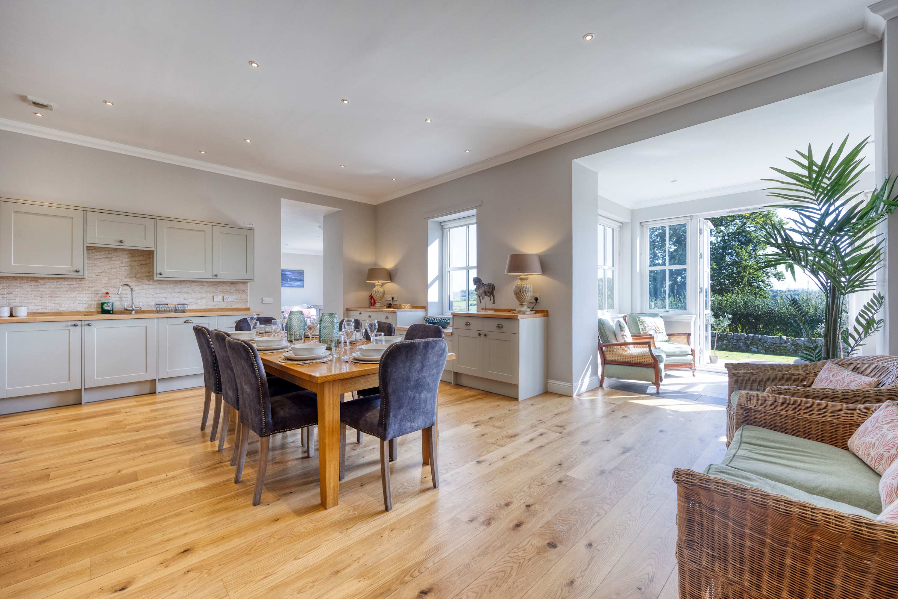 Farmhouse Retreat with Large Hot Tub in Drumcross Farmhouse, Drumcross Road PA7 5NU - Property image 12 - VivreStays