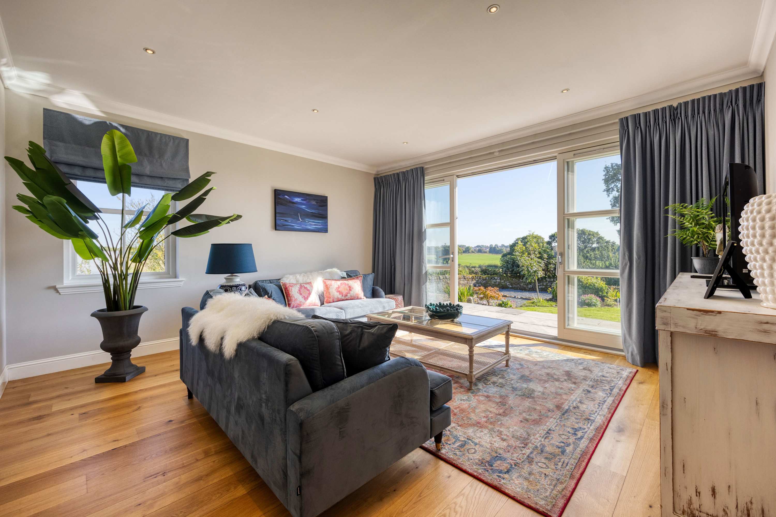 Farmhouse Retreat with Large Hot Tub in Drumcross Farmhouse, Drumcross Road PA7 5NU - Property image 2 - VivreStays